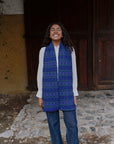 Alpaka Alma Schal in Blau von Manuela Bedford Längenansicht