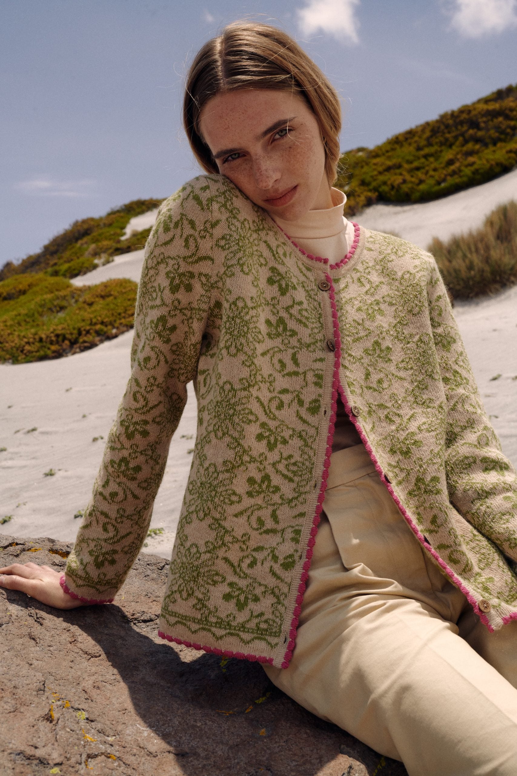 Cardigan in green made of 100% alpaca wool