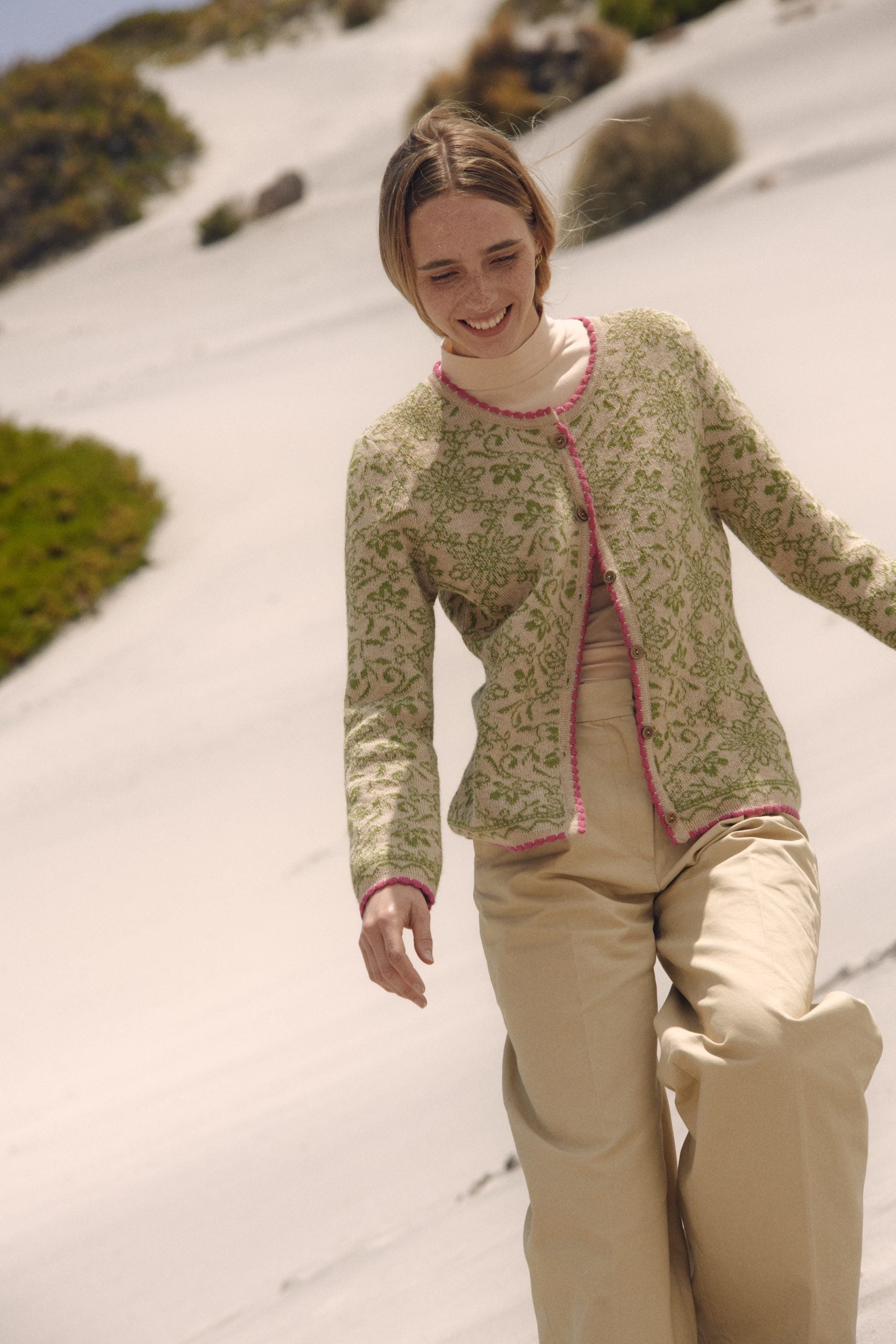 Cardigan in green made of 100% alpaca wool