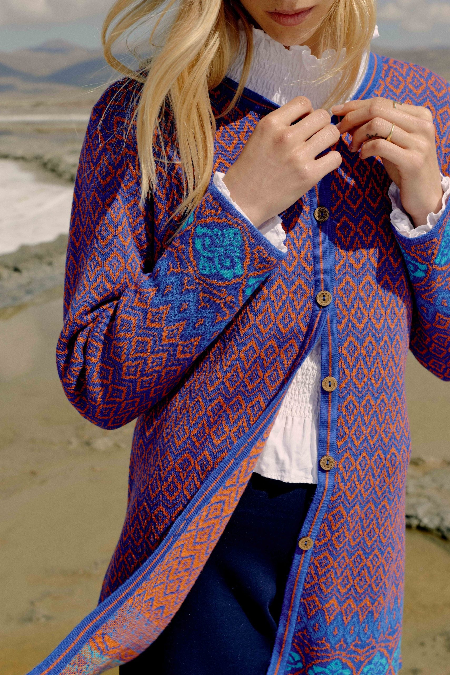 Alpaca jacquard cardigan in blue – Manuela Bedford