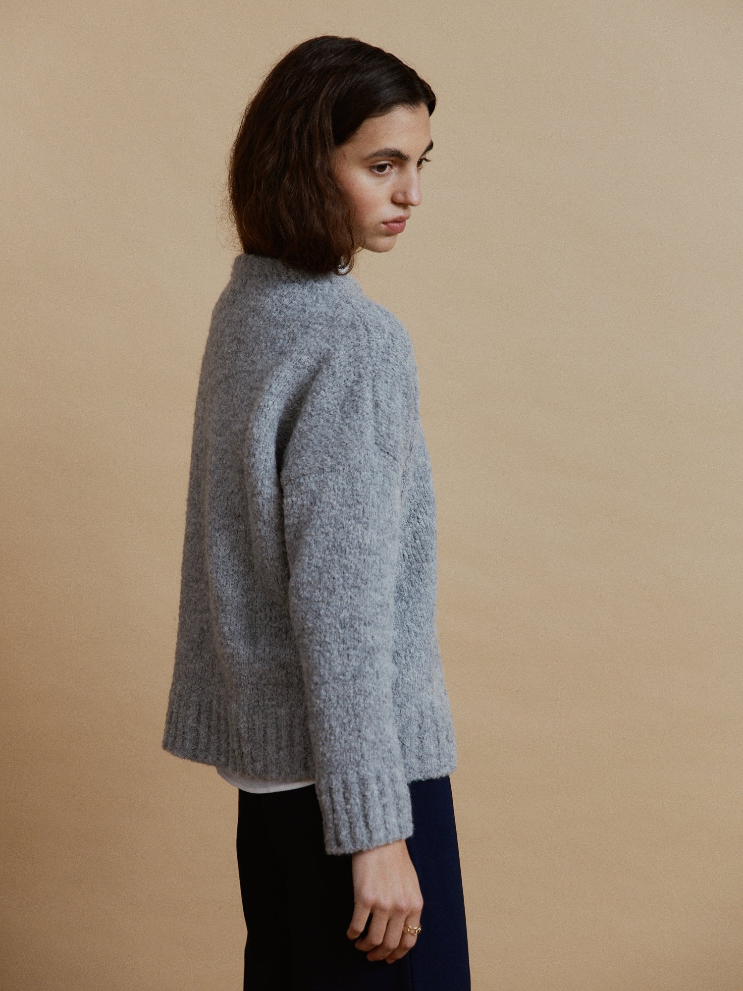 Damen Alpaka Bouclé Pullover in Grau – Manuela Bedford
