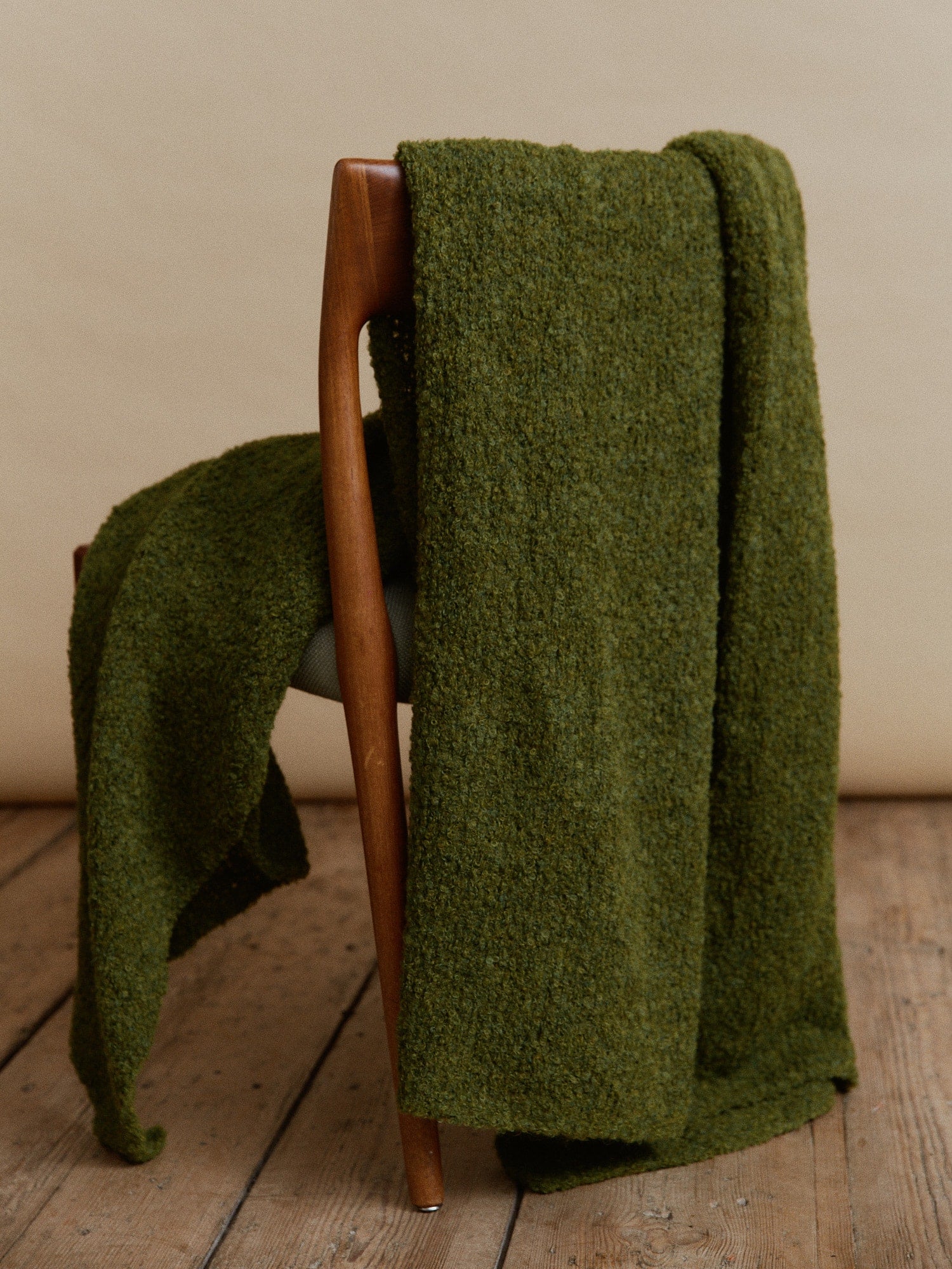 High-quality alpaca bedspread made of bouclé yarn