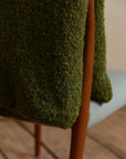 Alpaka Boucle Decke in Grün als Interior Stück