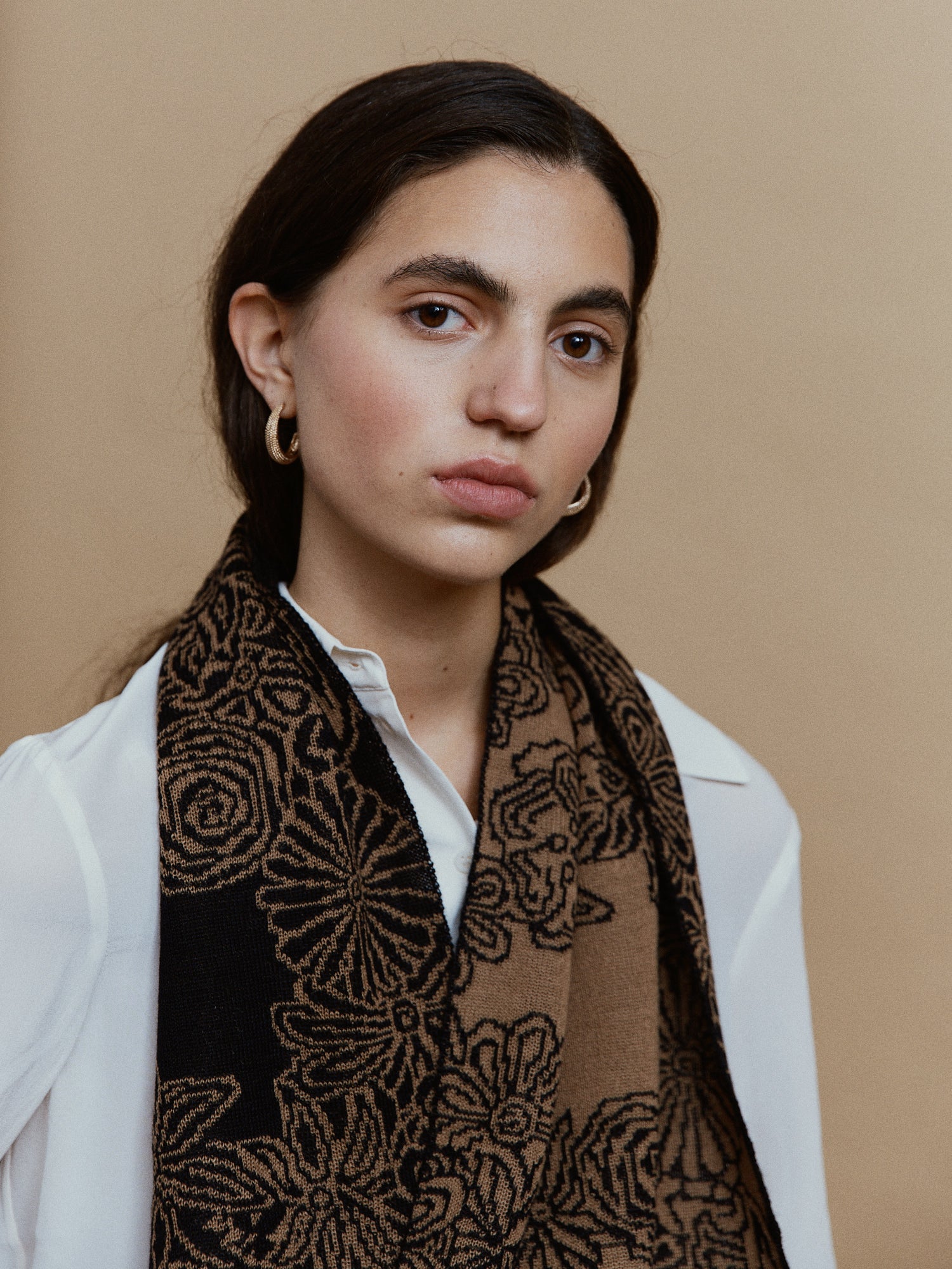 Alpaka Wendeschal mit floralem Muster