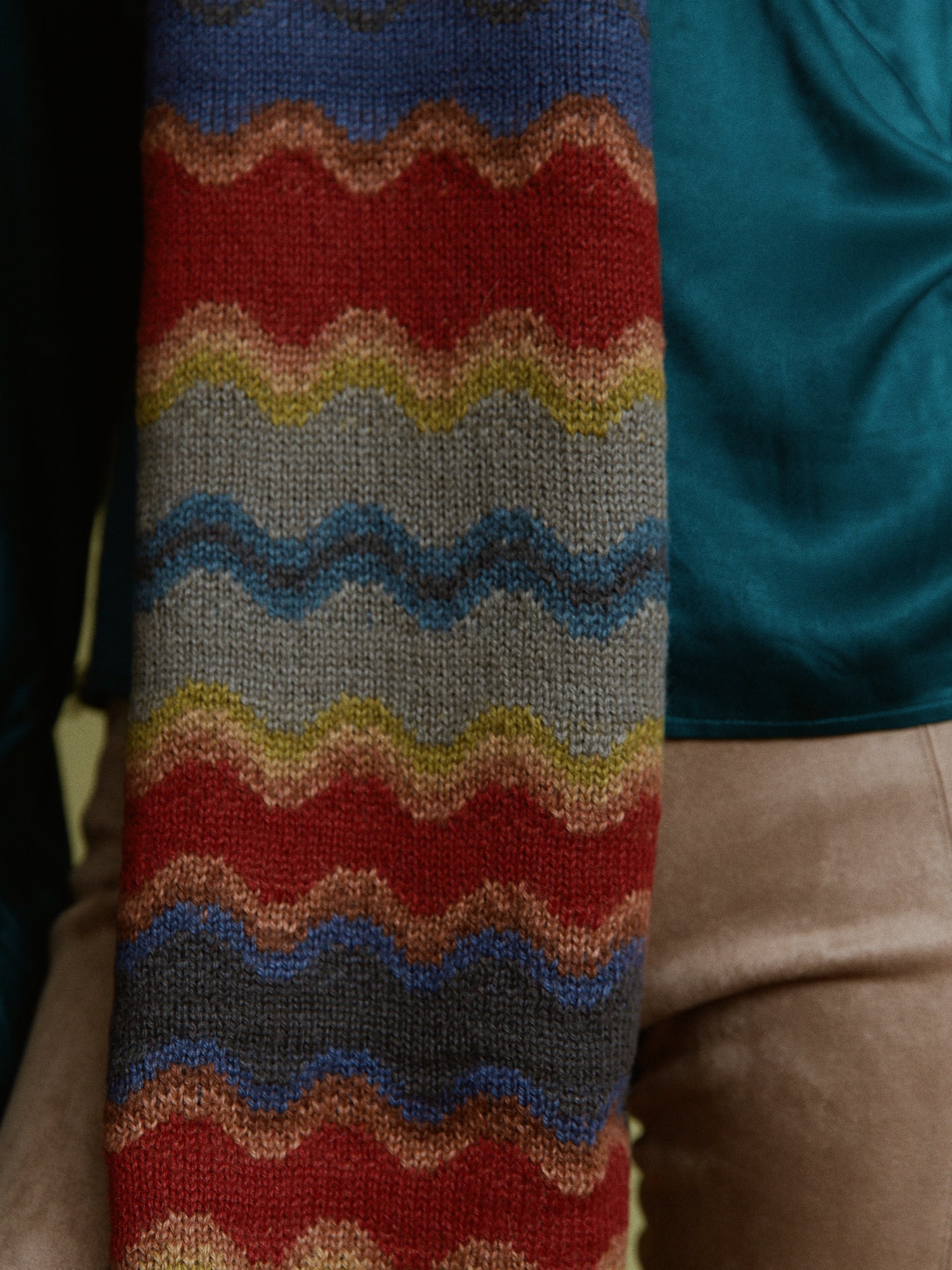 Handgestrickter Lama Schal in Multicolor