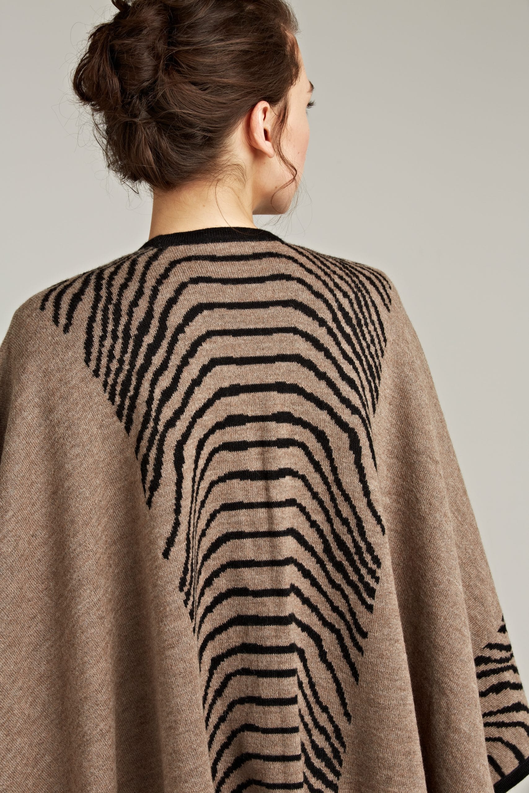 Eleganter Wende Poncho aus 100% Lamawolle