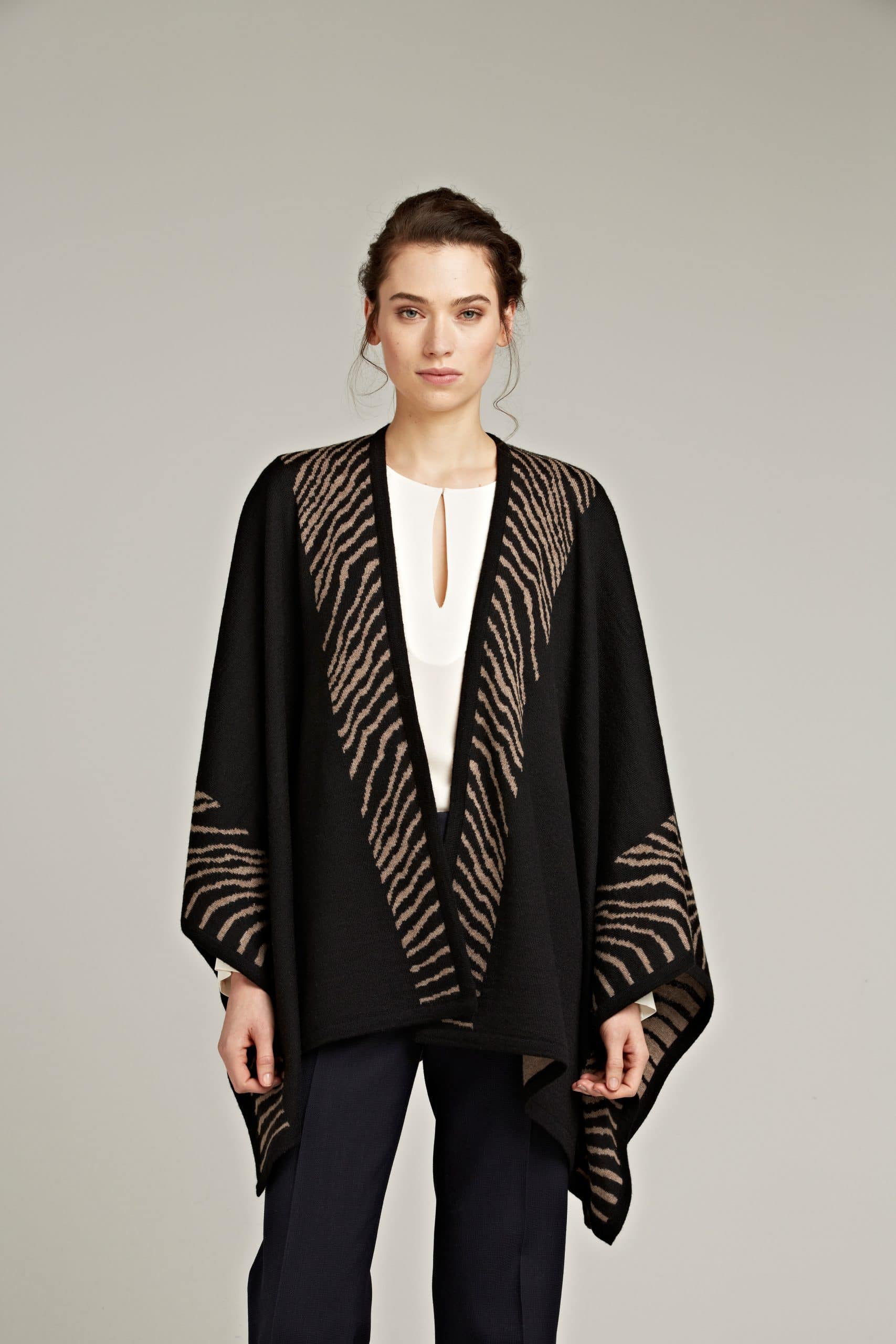 Eleganter Wende Poncho aus 100% Lamawolle