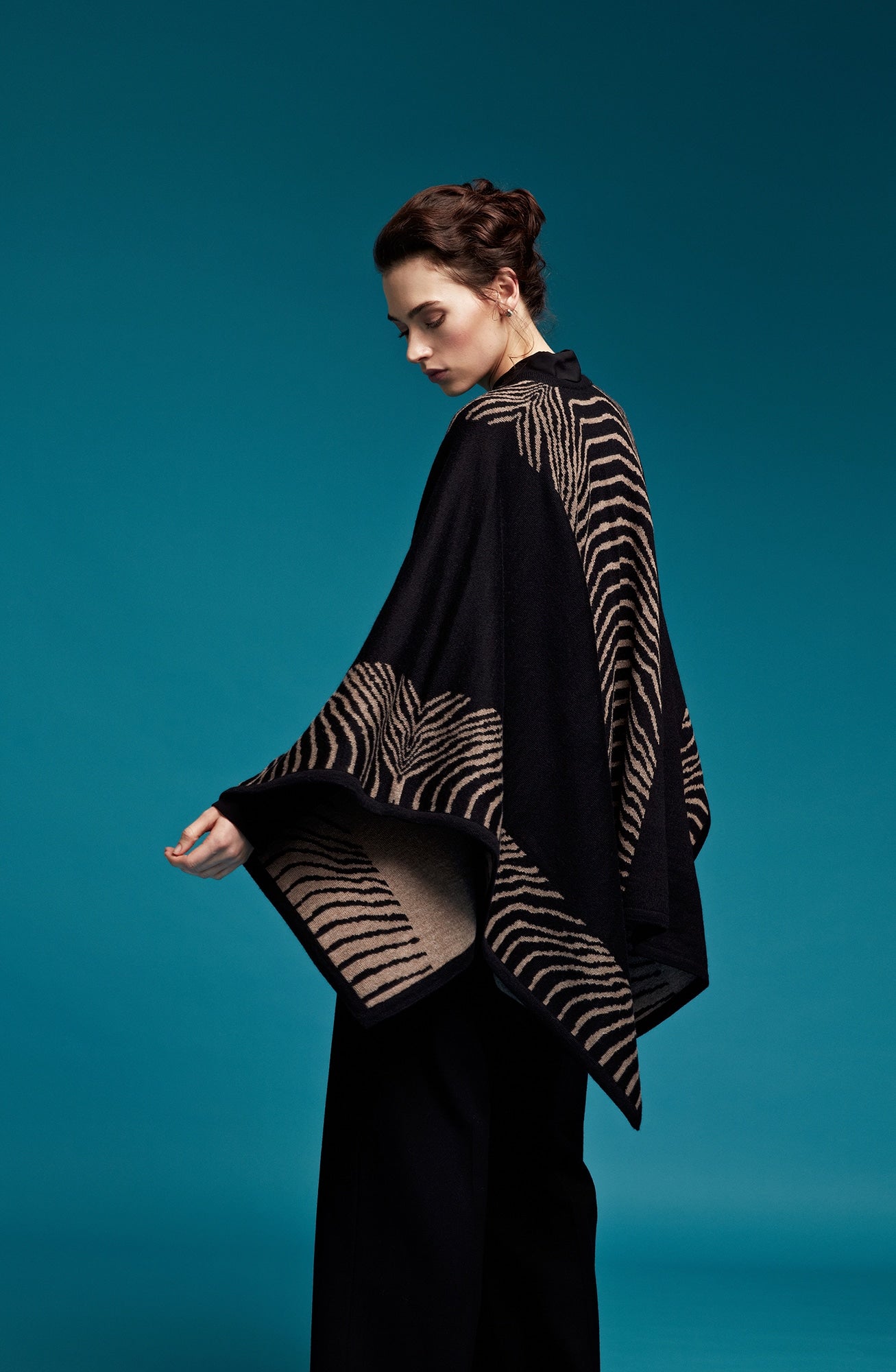 Eleganter Wende Poncho aus 100% Lamawolle