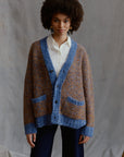 Vero Strickjacke aus Alpaka in Multicolor getragen