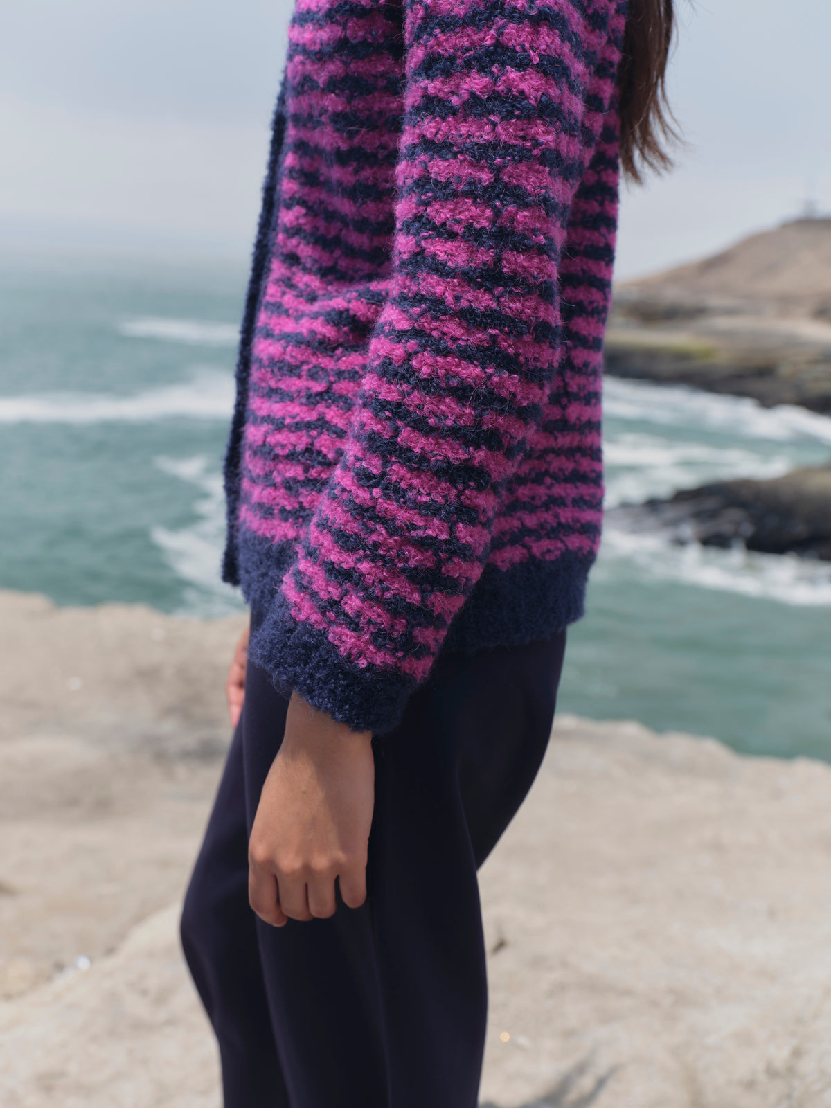 Alpaka Boucle Strickjacke gestreift in Marine Fuchsia