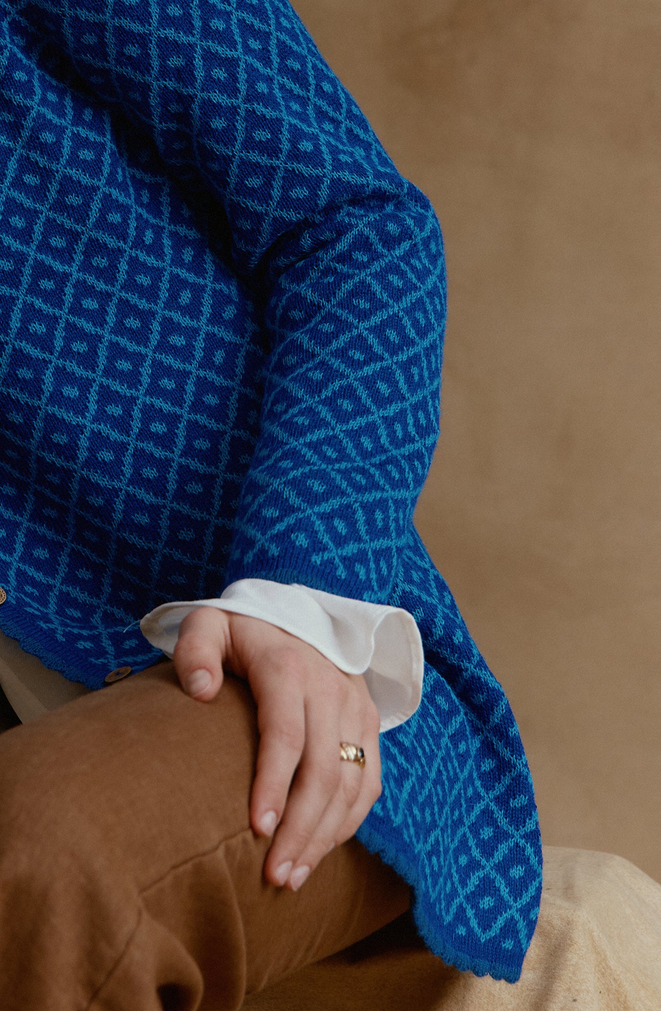 Alpaka Cardigan Aura in Blau von Manuela Bedford 