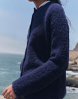 Alpaka Boucle Cardigan Cruz in Marineblau von Manuela Bedford