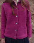 Alpaka Boucle Strickjacke in Fuchsia von Manuela Bedford