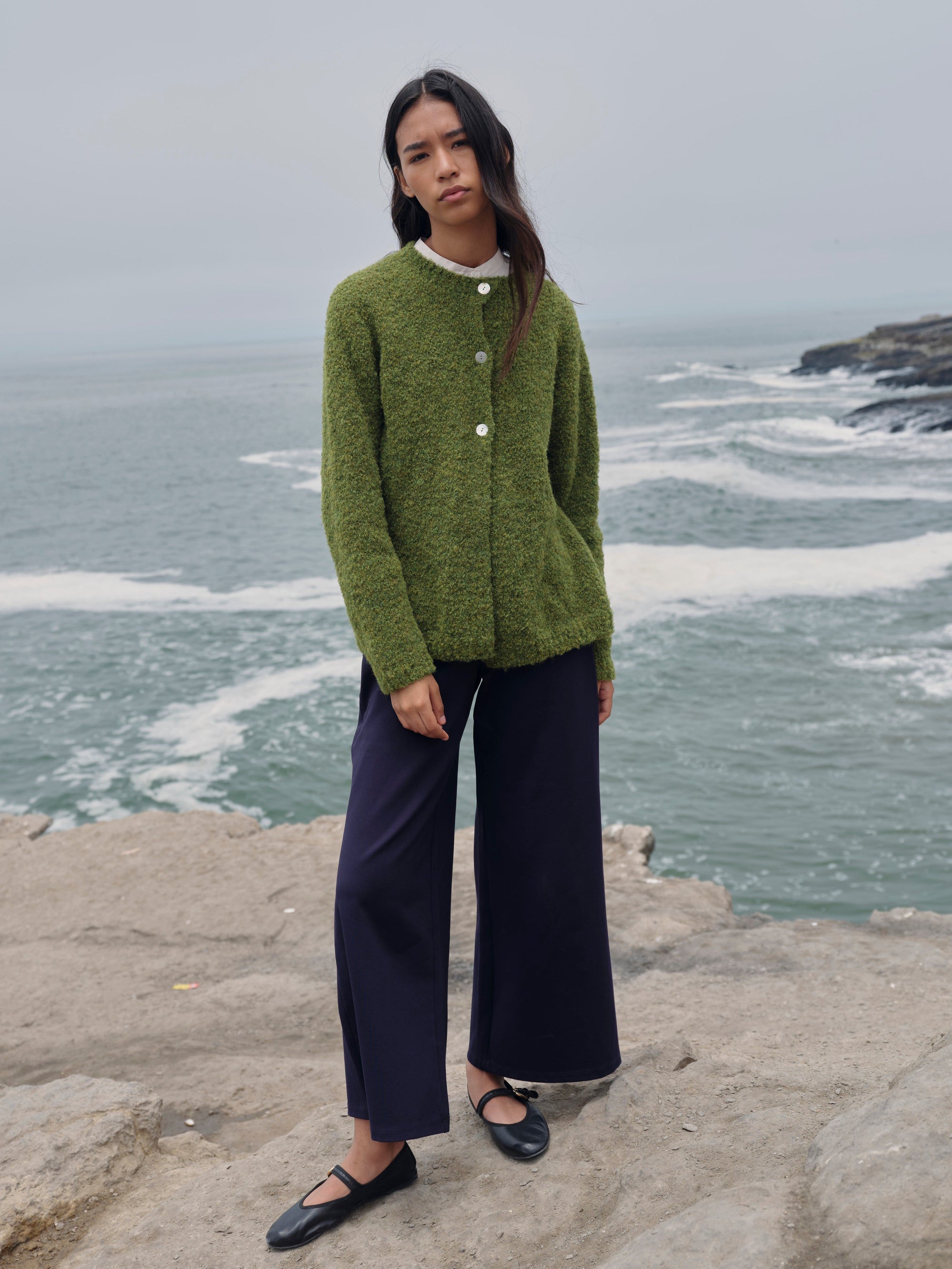 Alpaka Boucle Strickjacke in Grün von Manuela Bedford