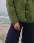Alpaka Boucle Strickjacke in Grün von Manuela Bedford 