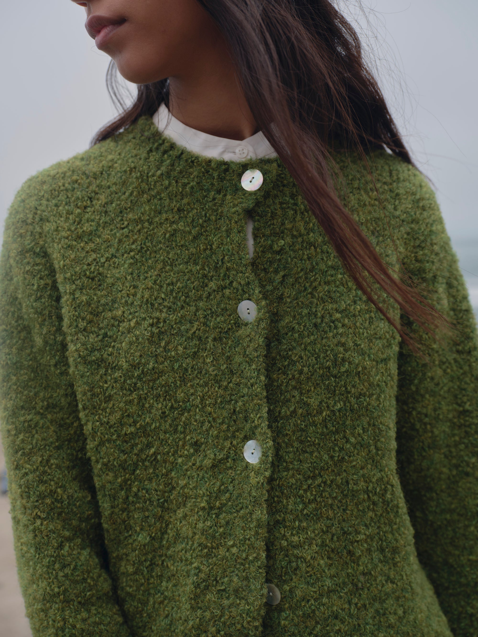Alpaka Boucle Strickjacke in Grün von Manuela Bedford 