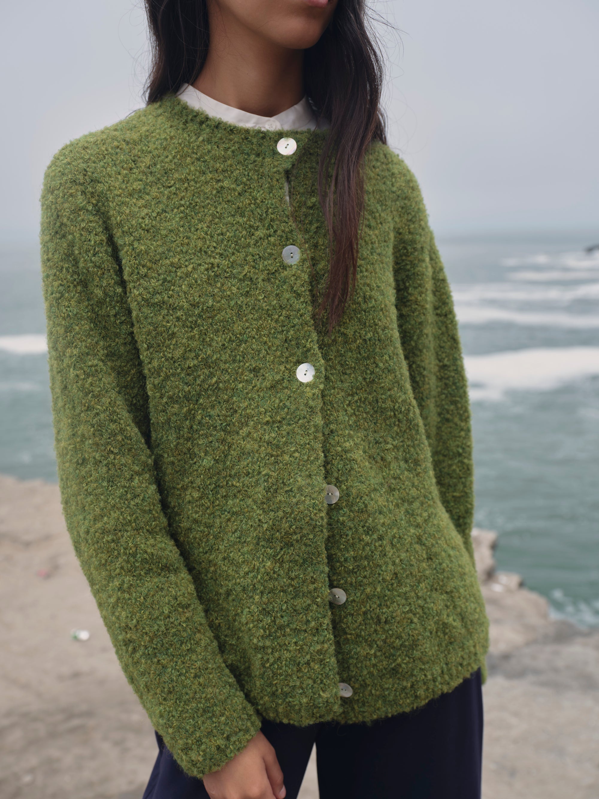 Alpaka Boucle Strickjacke in Grün von Manuela Bedford 