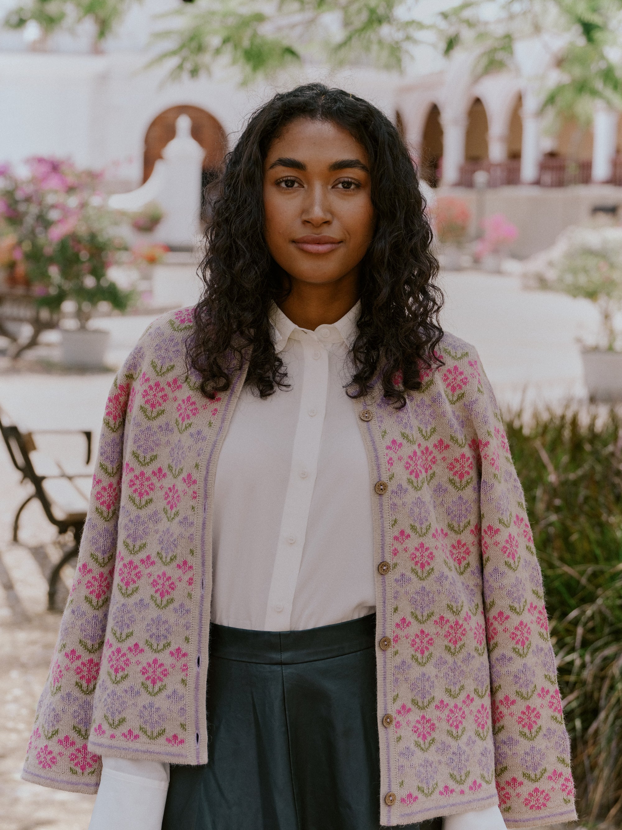 Alpaka Strickjacke in Beige von Manuela Bedford 