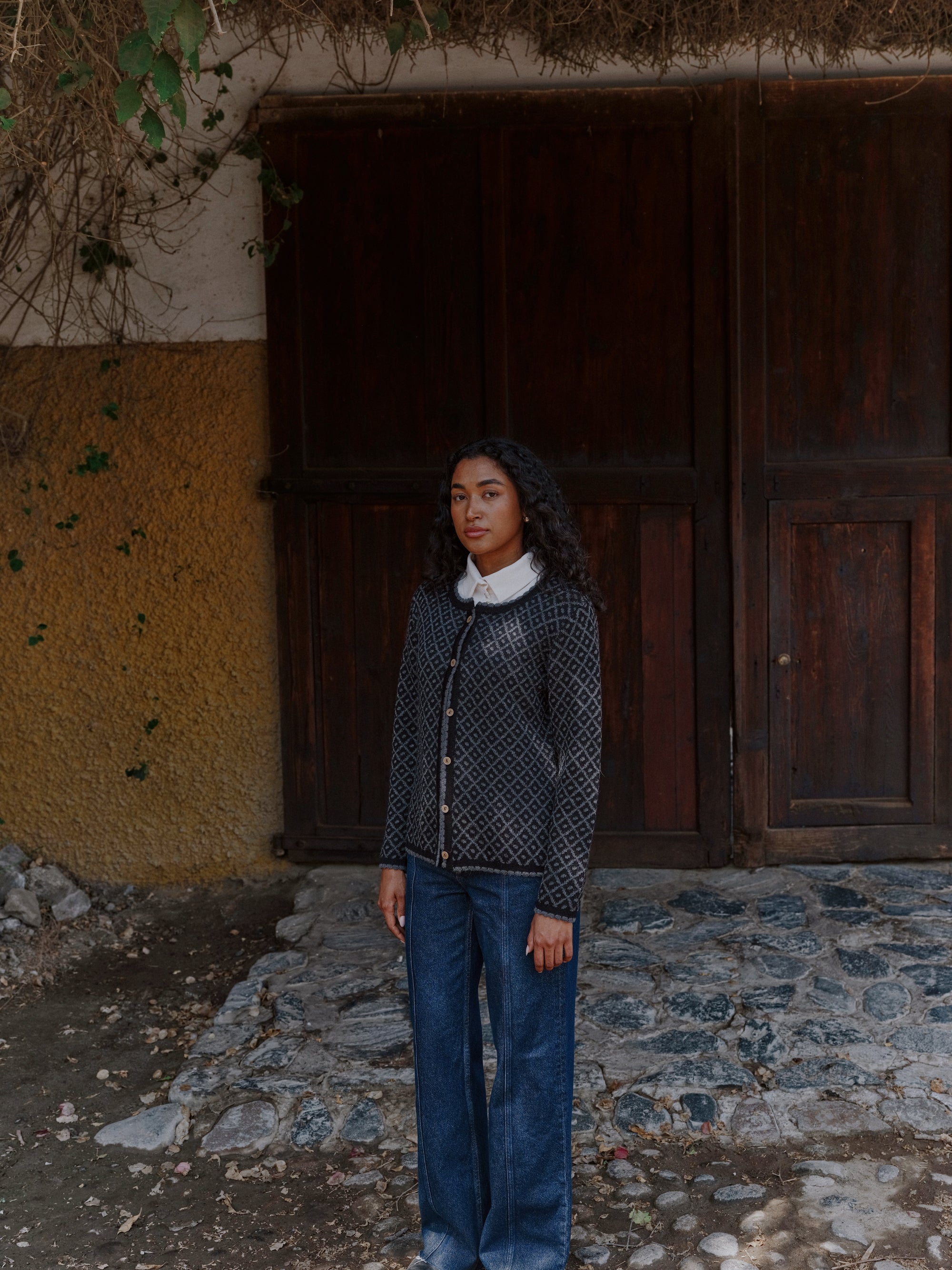 Alpaka Strickjacke in Schwarz von Manuela Bedford 