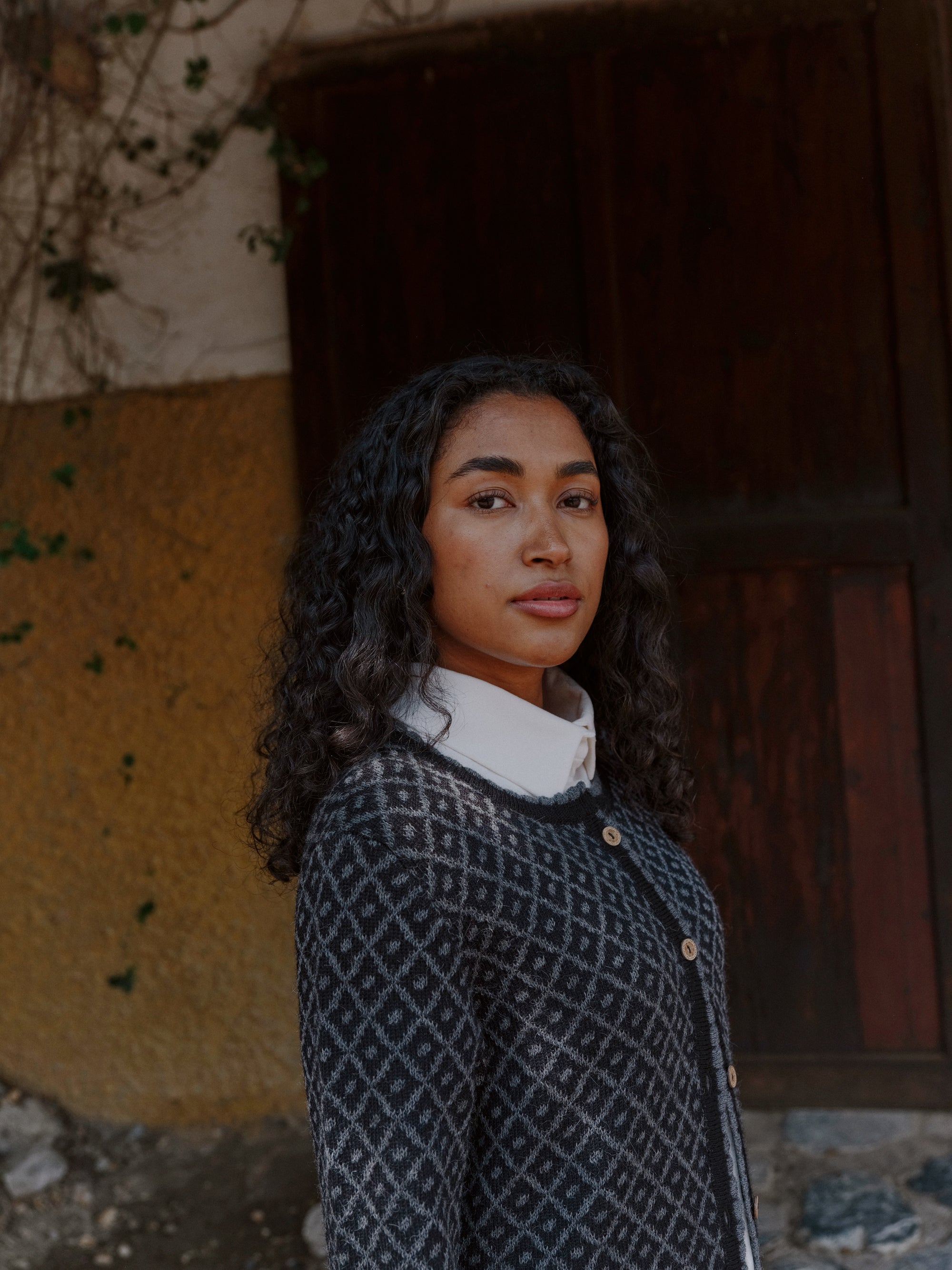Alpaka Strickjacke in schwarz von Manuela Bedford 