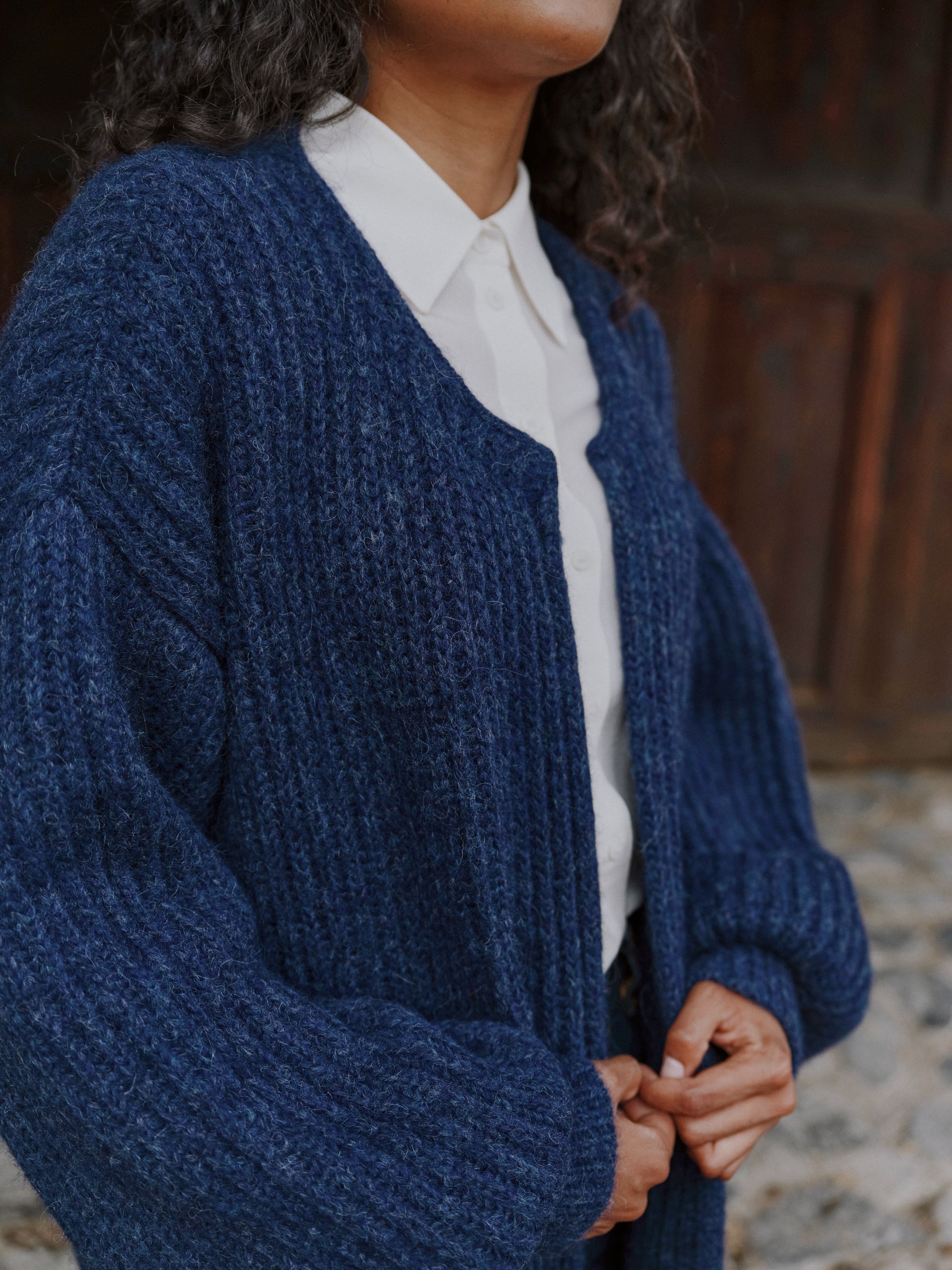 Alpaka Strickjacke in Jeans von Manuela Bedford 