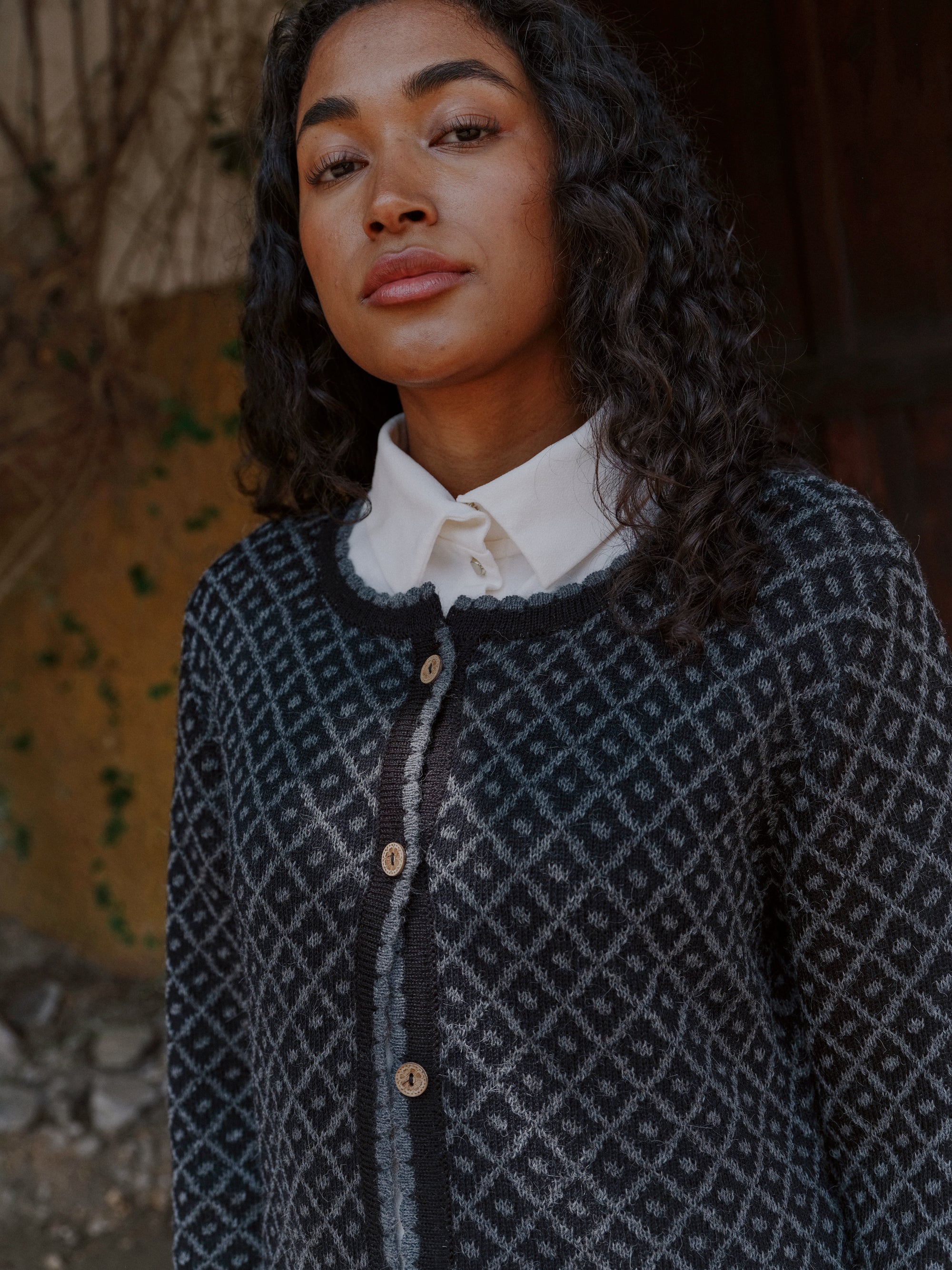 Alpaka Strickjacke in Schwarz von Manuela Bedford 