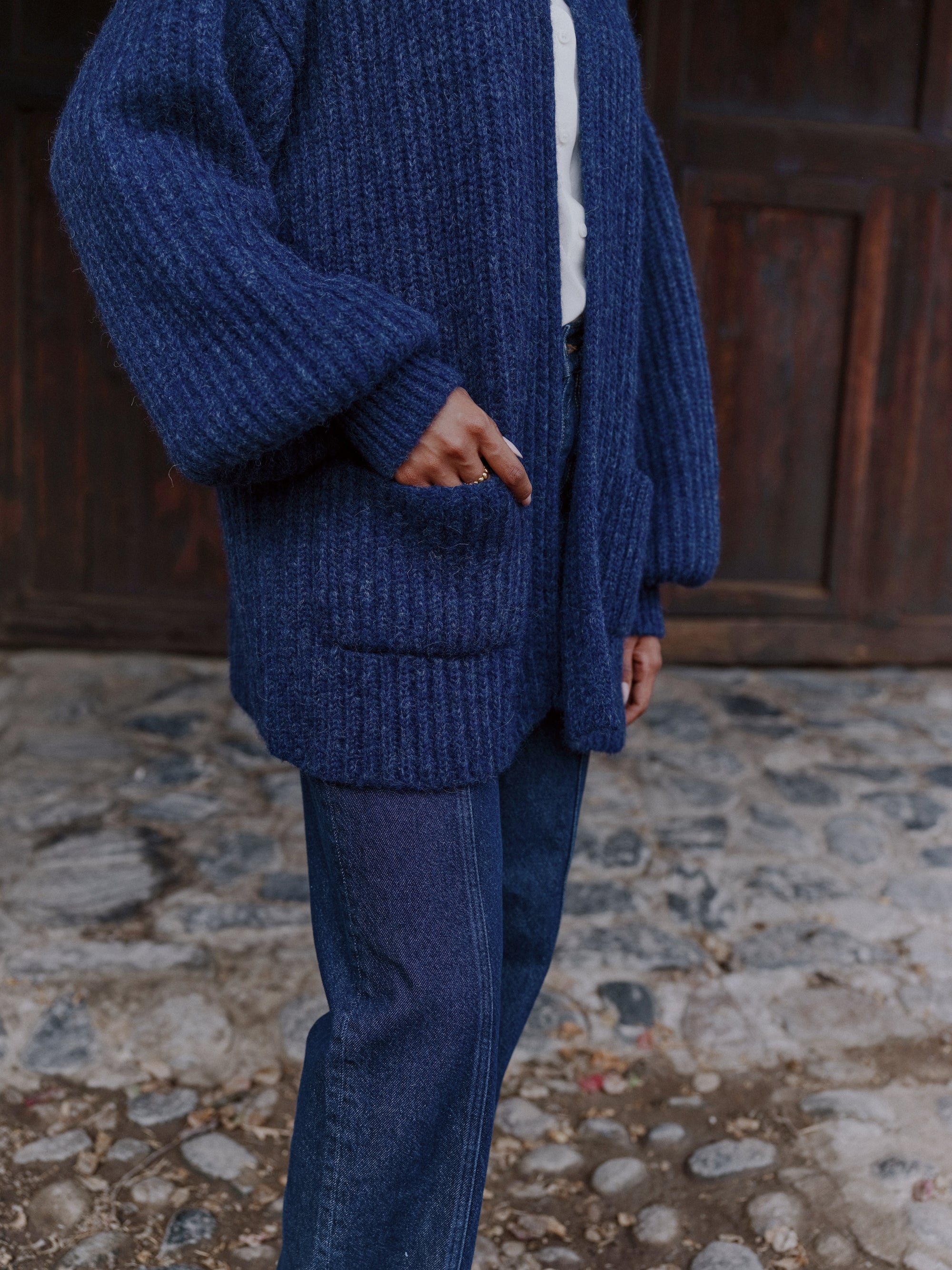 Alpaka Strickjacke in Jeans von Manuela Bedford 