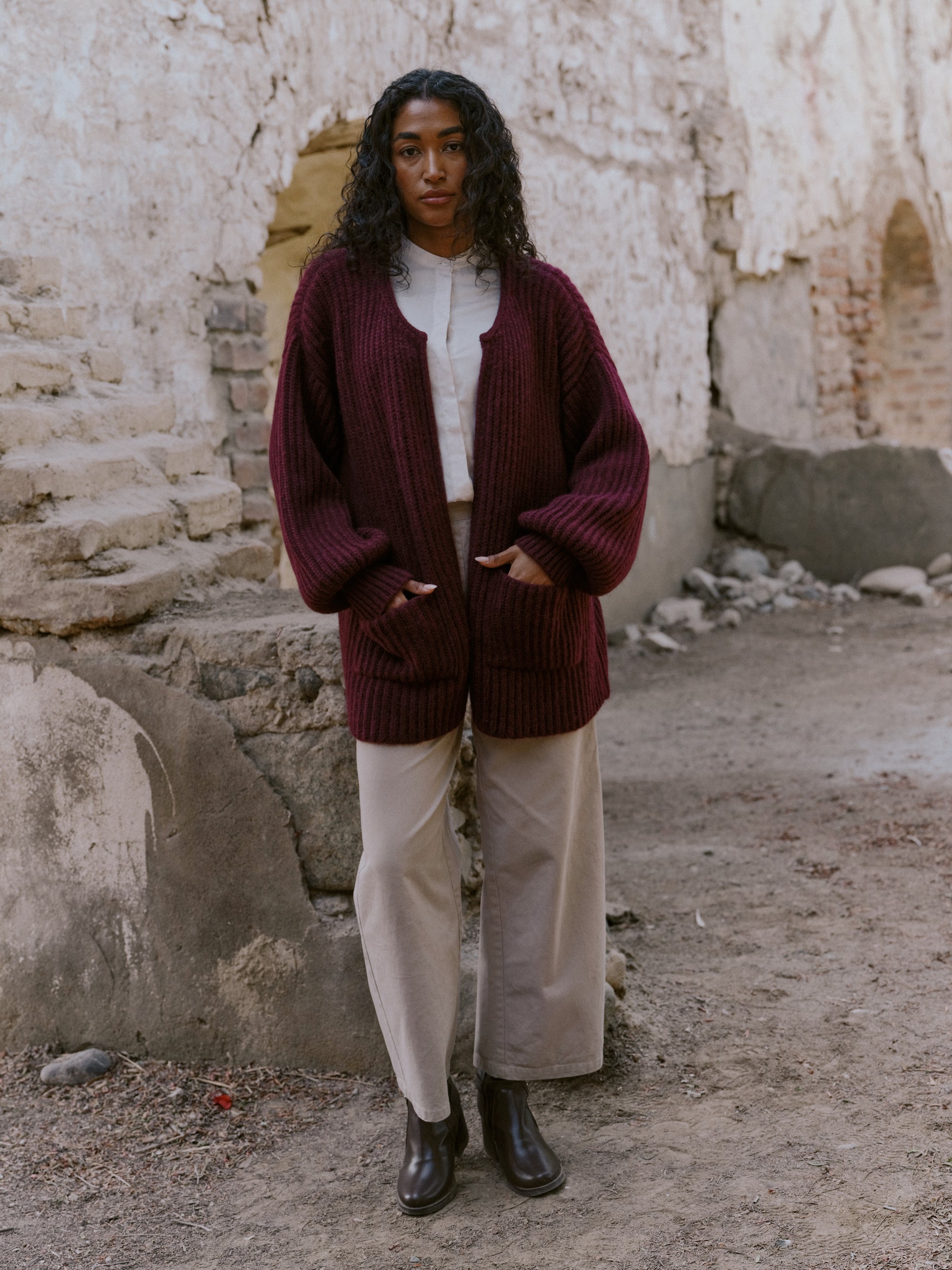 Alpaka Strickjacke in Morado von Manuela Bedford 