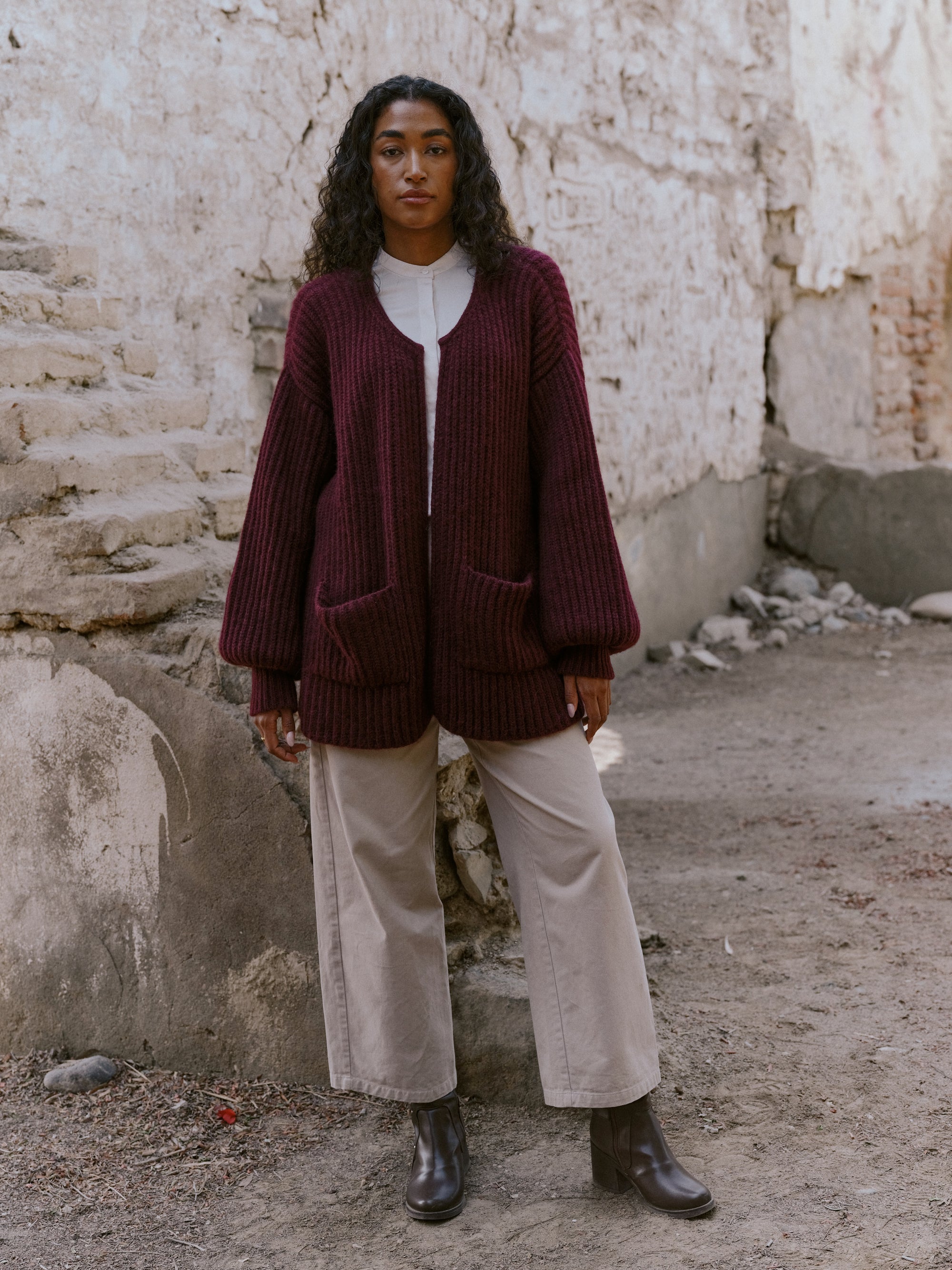 Alpaka Strickjacke in Morado von Manuela Bedford 
