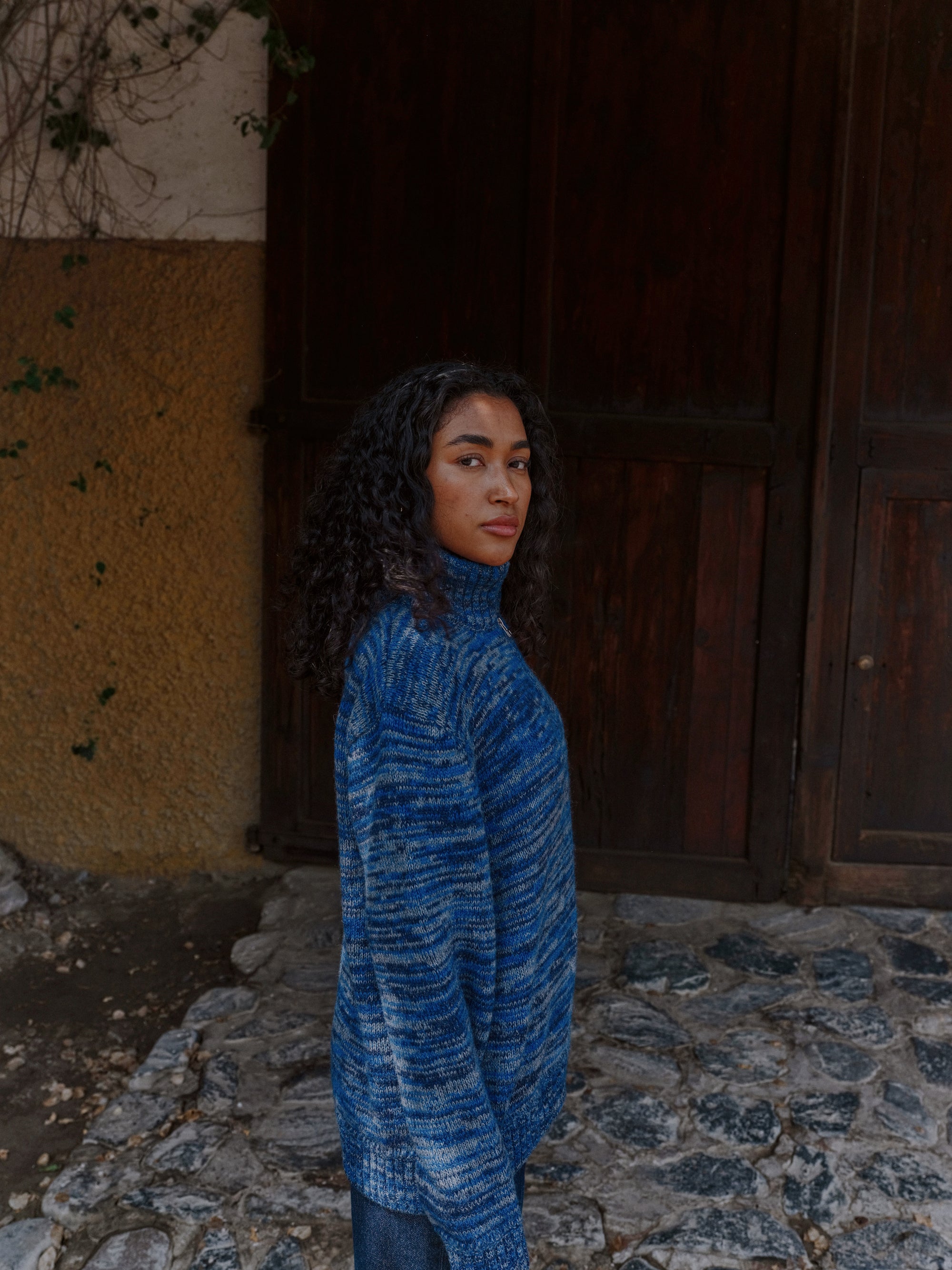 Alpaka Strickjacke in Blau von Manuela Bedford 