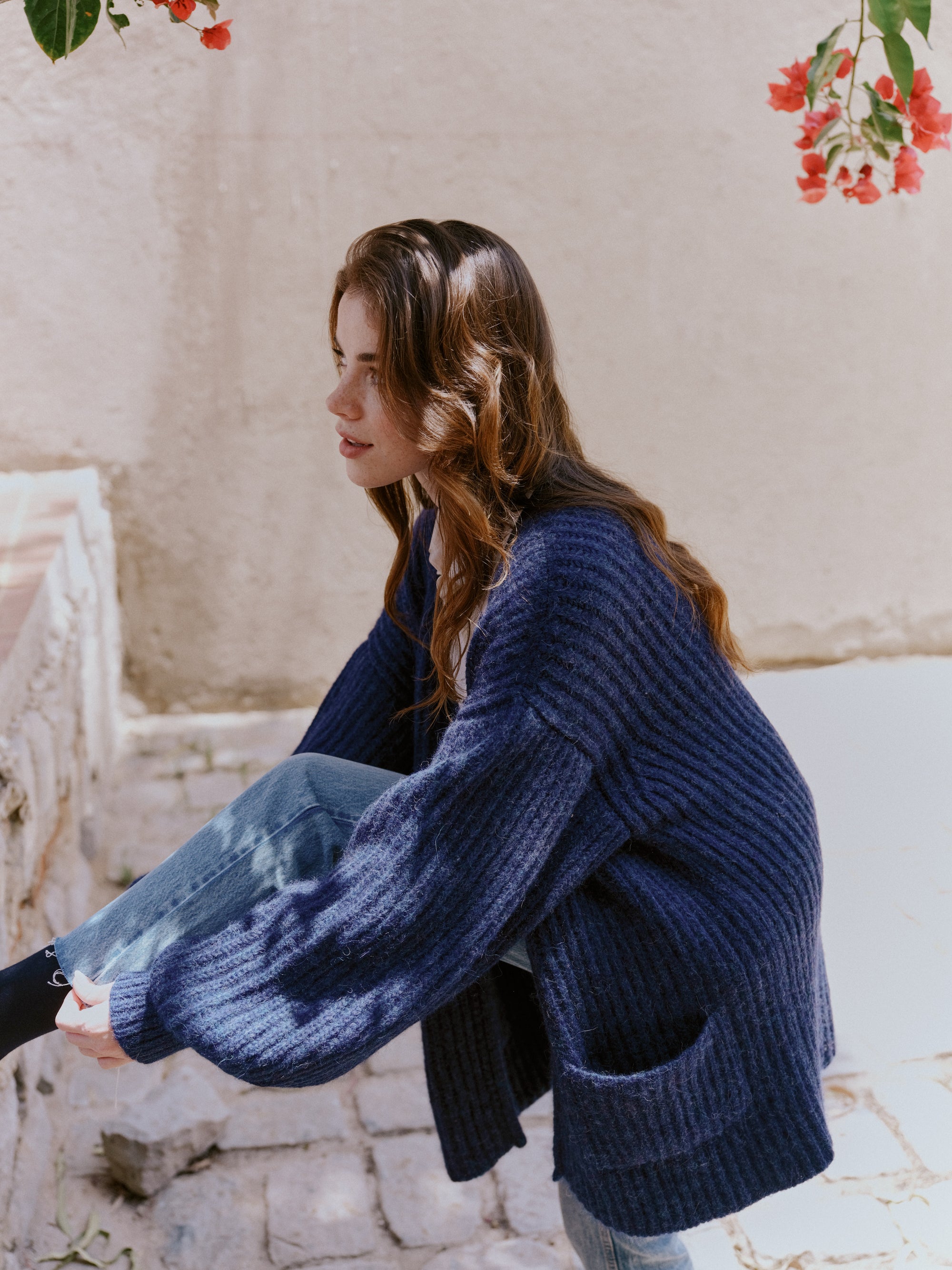 Alpaka Strickjacke in Jeans von Manuela Bedford 