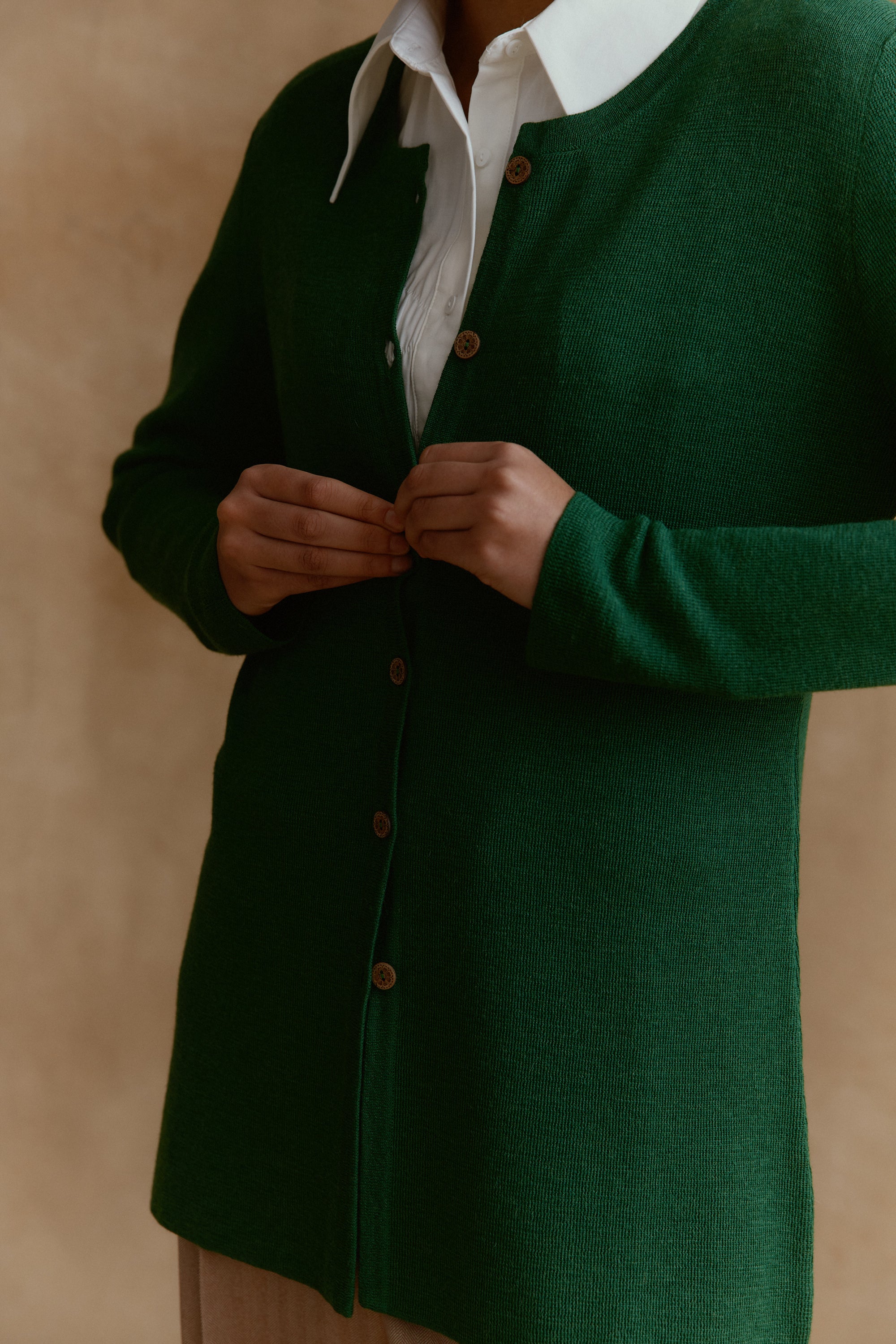 Alpaka Klassik Cardigan von Manuela Bedford in Gruen