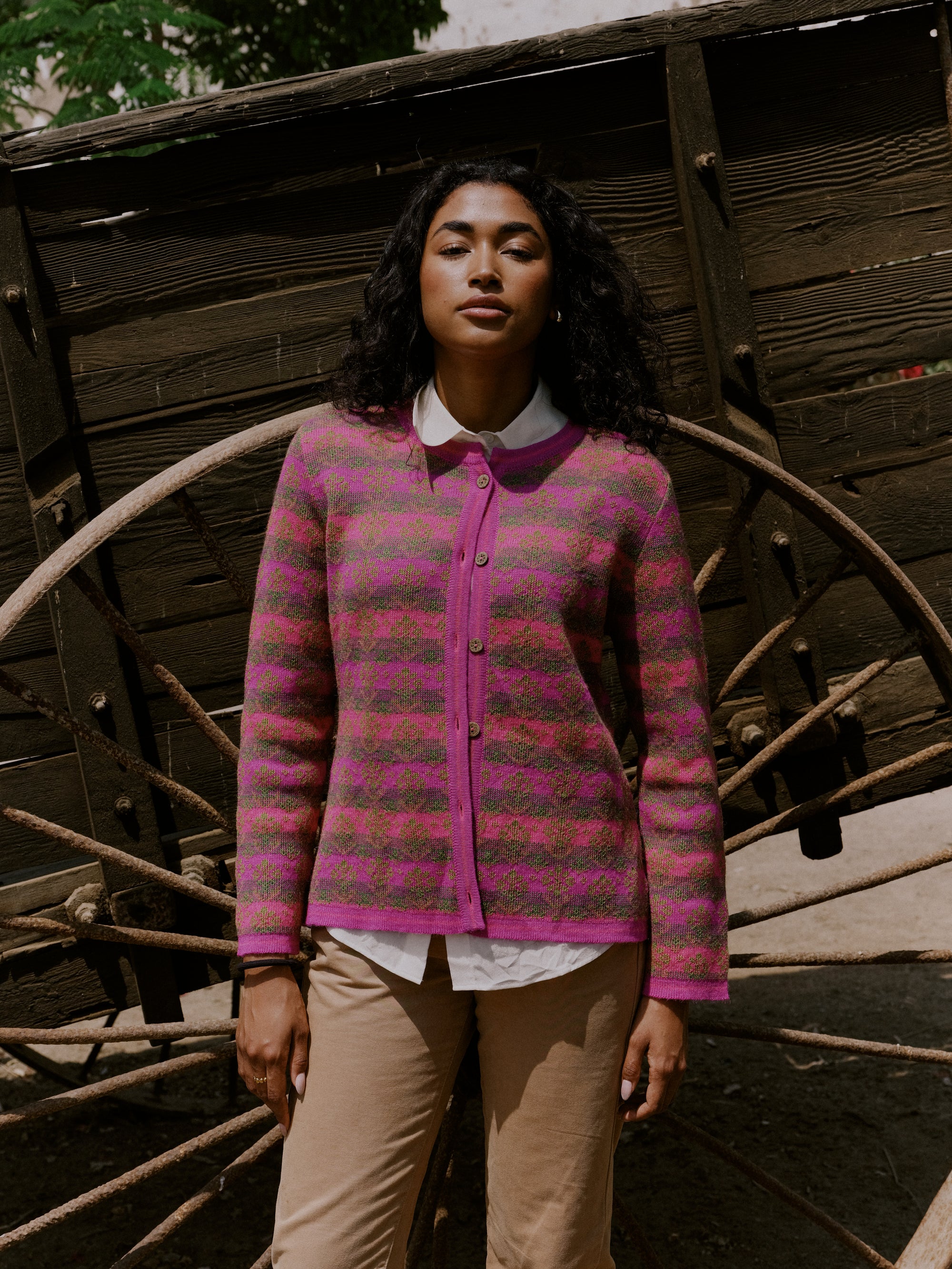 Alpaka Strickjacke Cleo in Fuchsia von Manuela Bedford Frontansicht