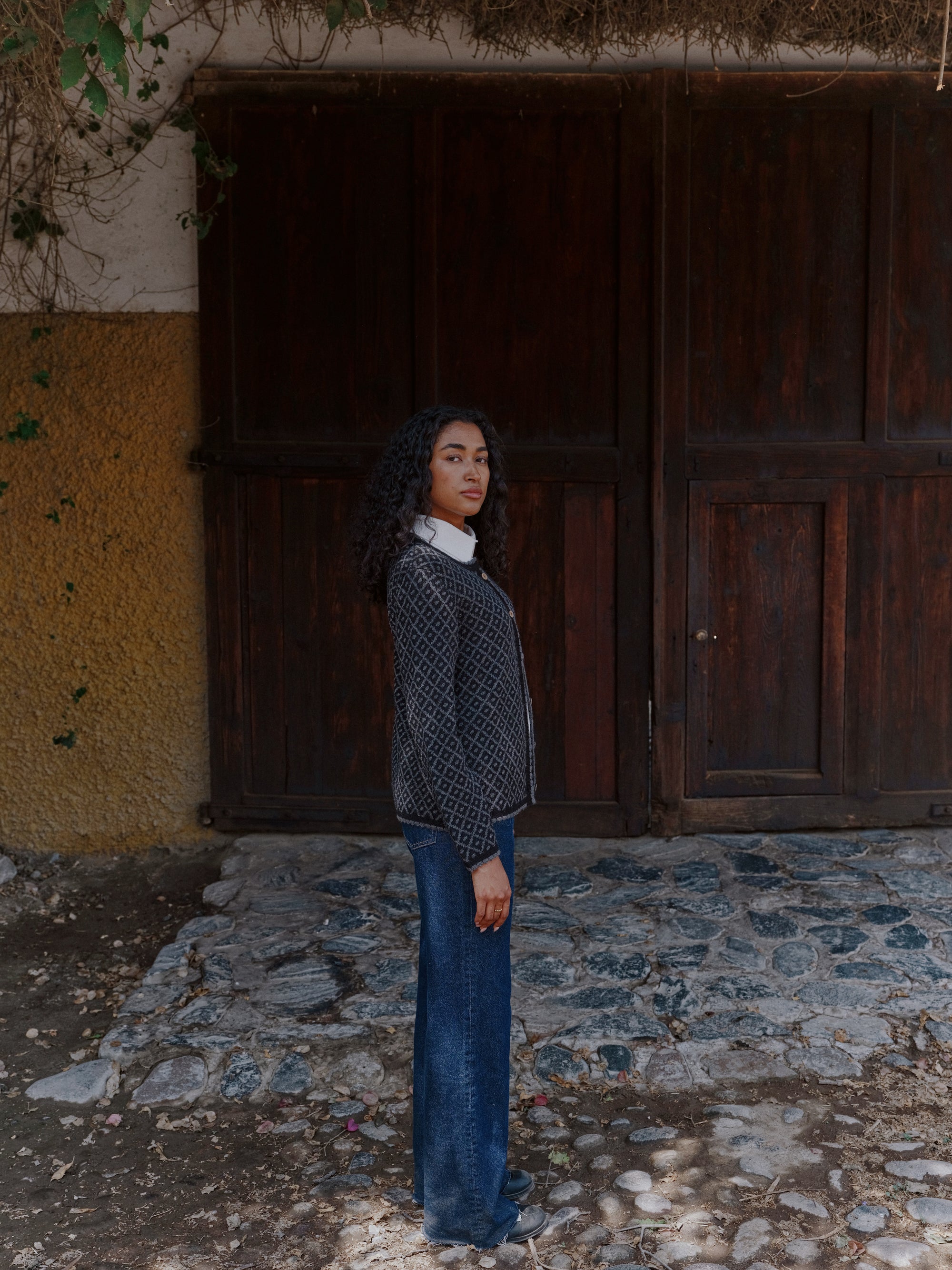 Alpaka Strickjacke in Schwarz von Manuela Bedford 