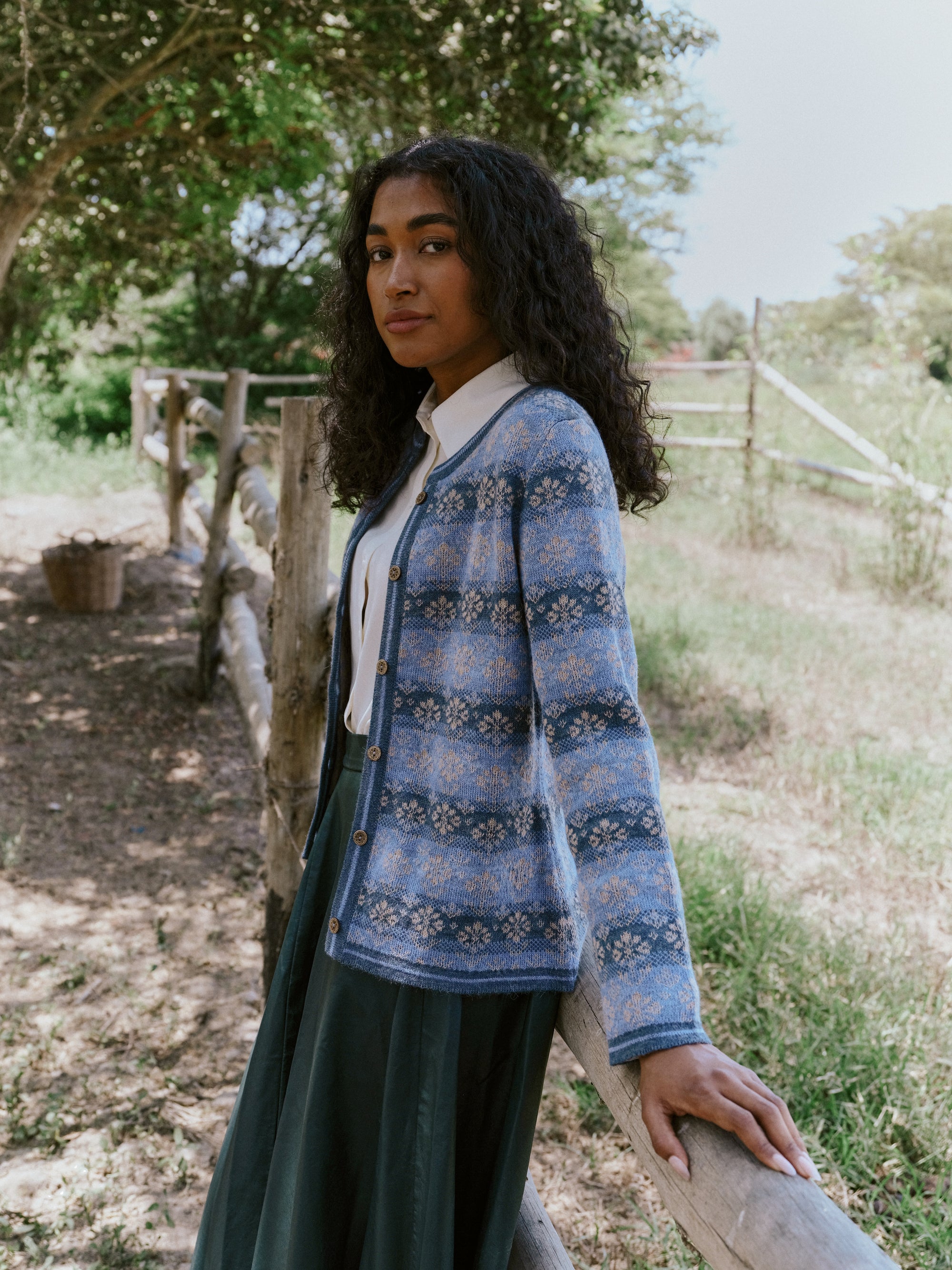 Alpaka Strickjacke Cleo in Hellblau von Manuela Bedford 