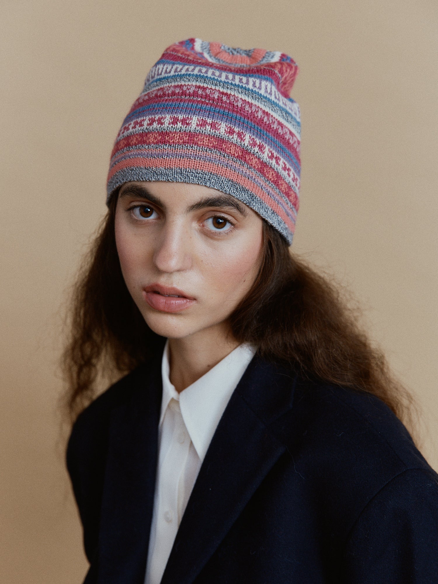 Alpaka Jacquard Mütze Rayas in Pink von Manuela Bedford