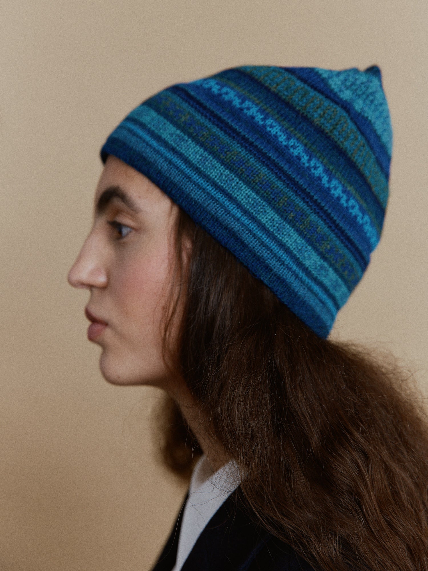 Alpaka Jacquard Mütze Rayas in Türkis von Manuela Bedford