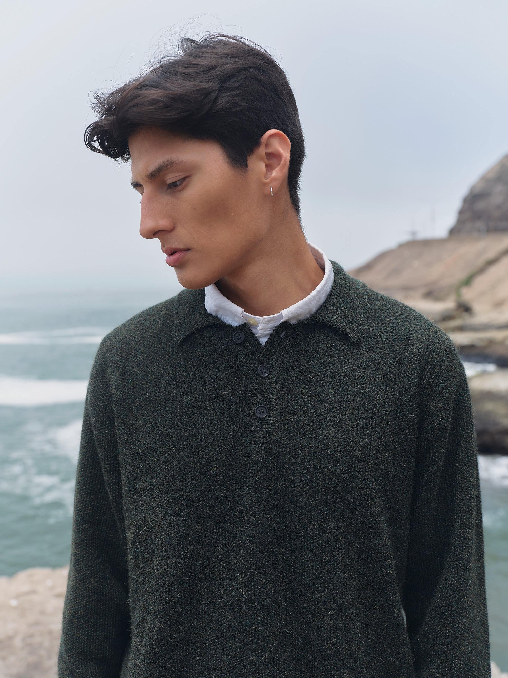 Alpaka Viacha Herren Pullover in Grün Melange von Manuela Bedford