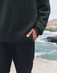 Alpaka Viacha Herren Pullover in Grün Melange von Manuela Bedford