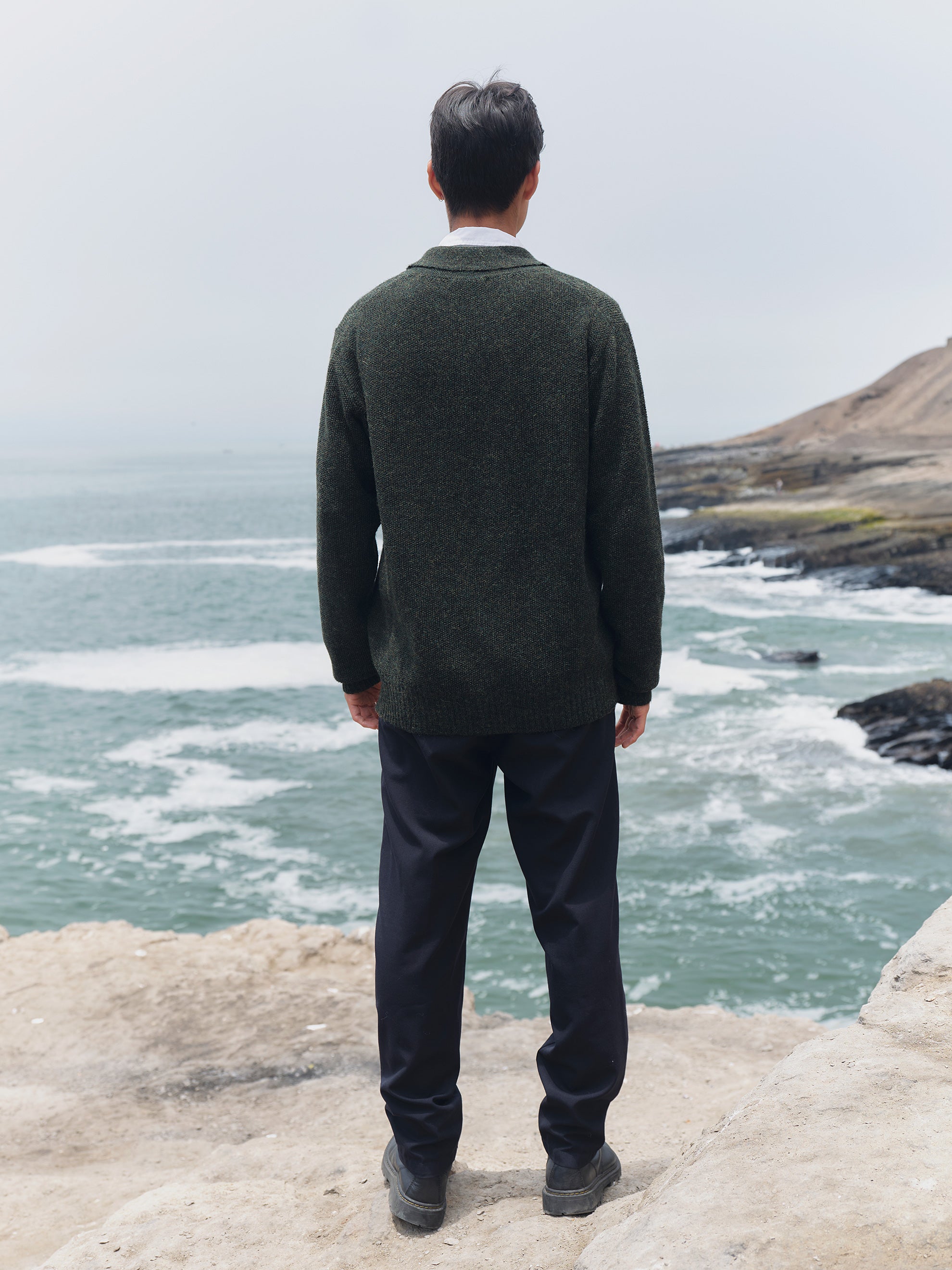 Alpaka Viacha Herren Pullover in Grün Melange von Manuela Bedford