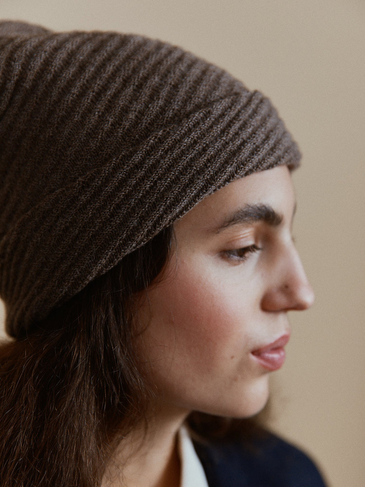 Mütze Classic aus Lamawolle in Braun von Manuela Bedford