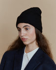 Mütze Classic aus Lamawolle in Schwarz von Manuela Bedford