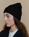 Mütze Classic aus Lamawolle in Schwarz von Manuela Bedford