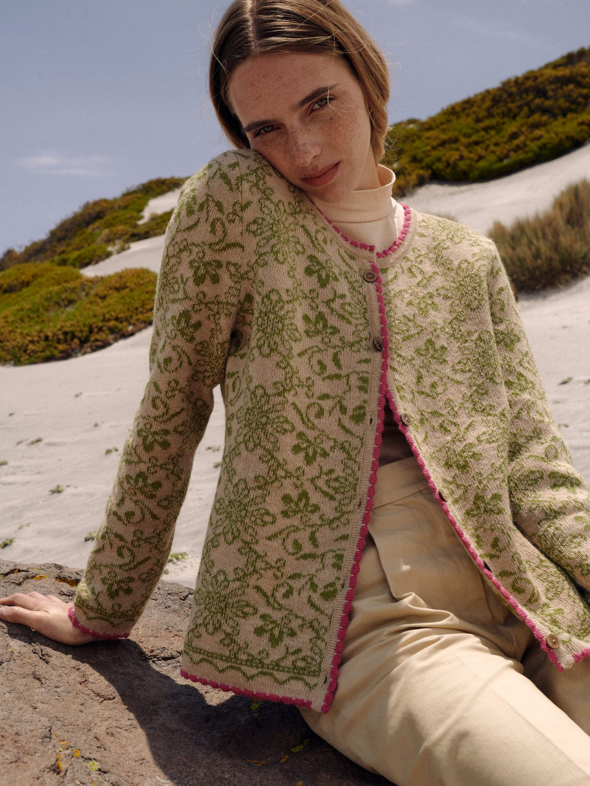 Camila Alpaka Strickjacke in Grün von Manuela Bedford