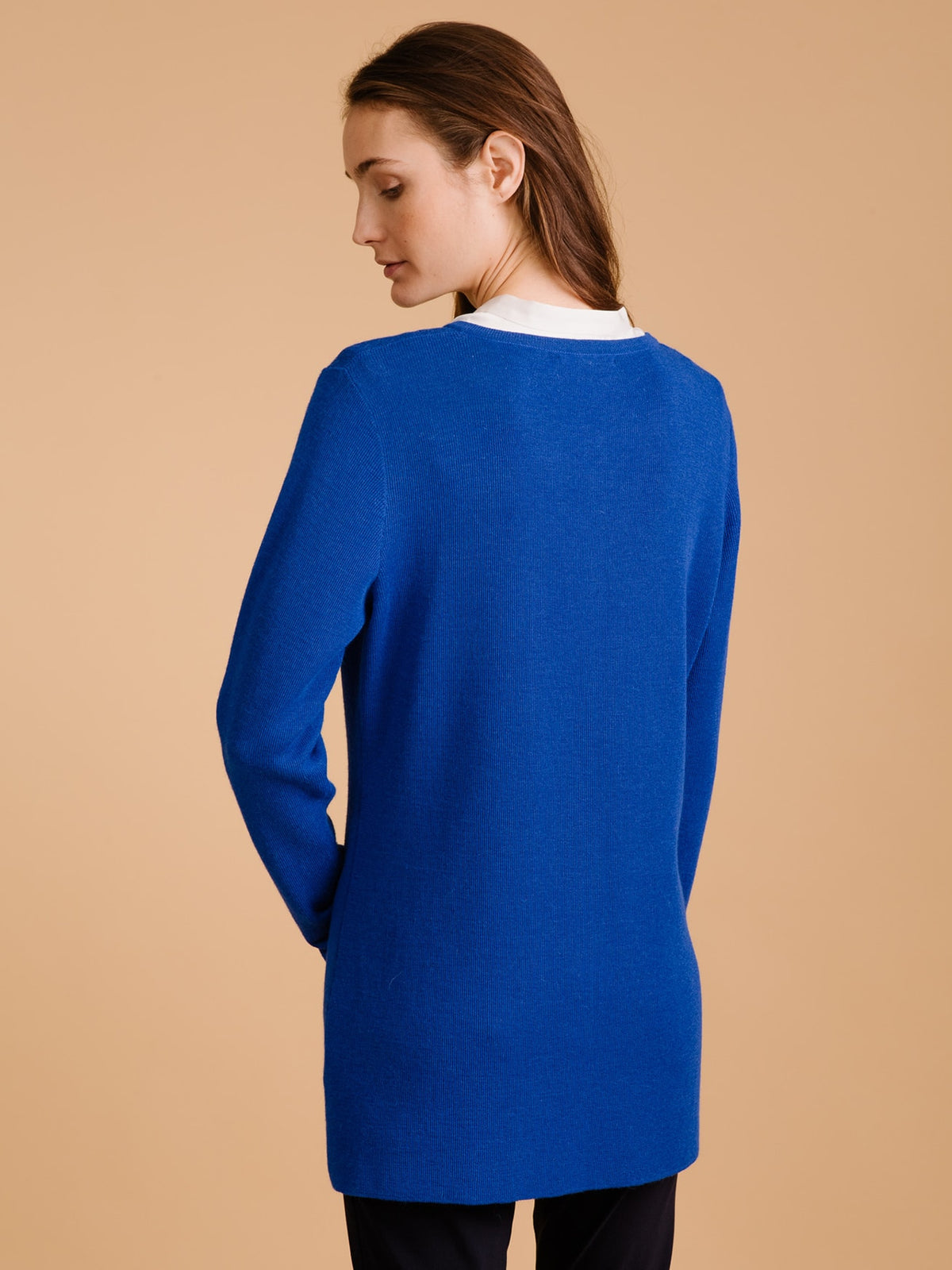Langer Alpaka Cardigan in Königsblau von Manuela Bedford