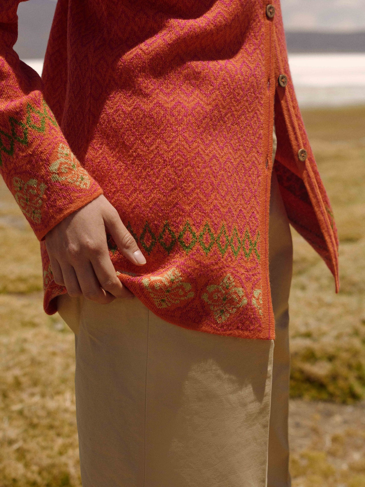 Alpaka Jacquard Strickjacke in Orange von Manuela Bedford
