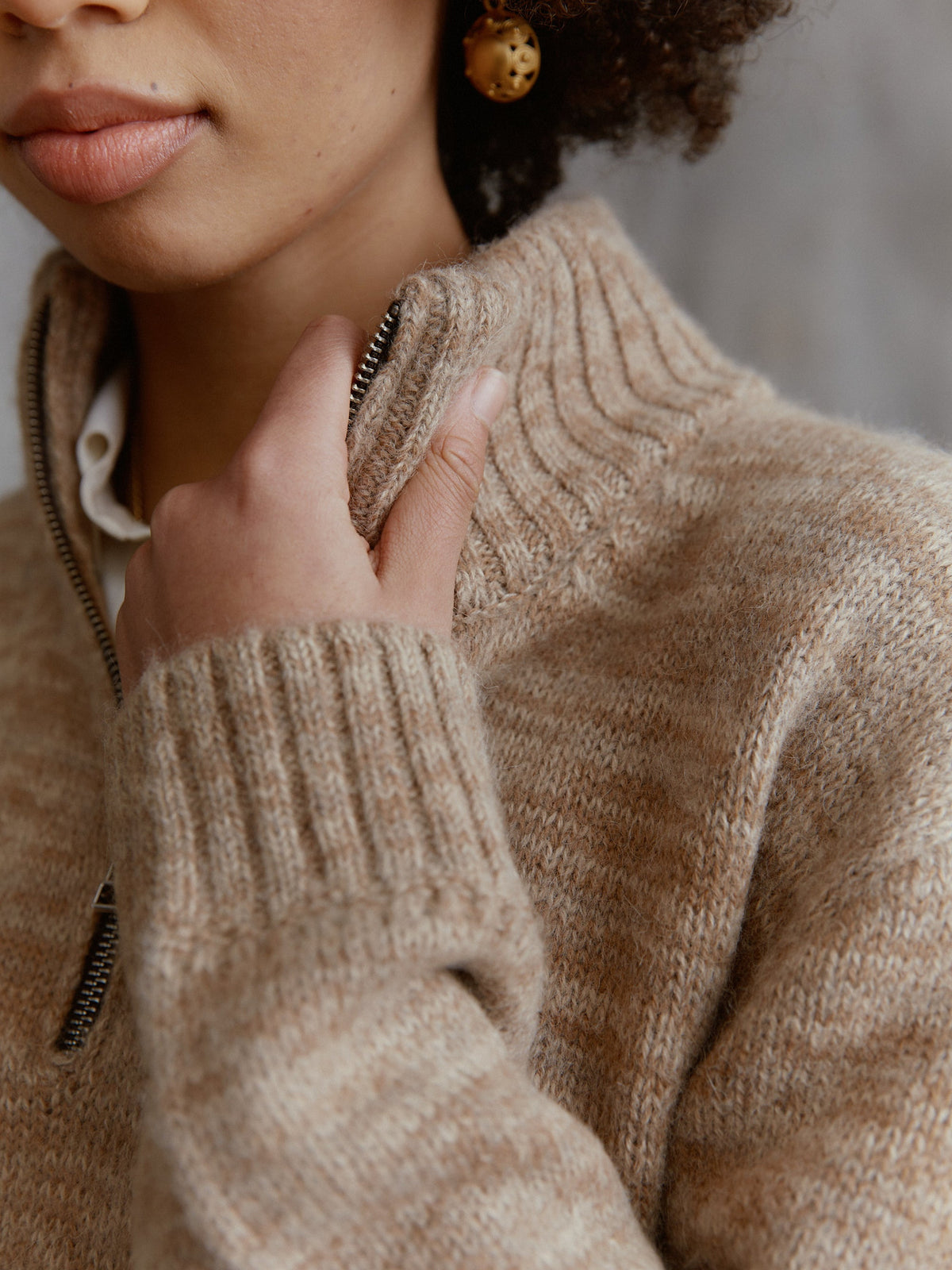 Troyer Stehkragen Pullover aus Baby Alpaka Detailansicht