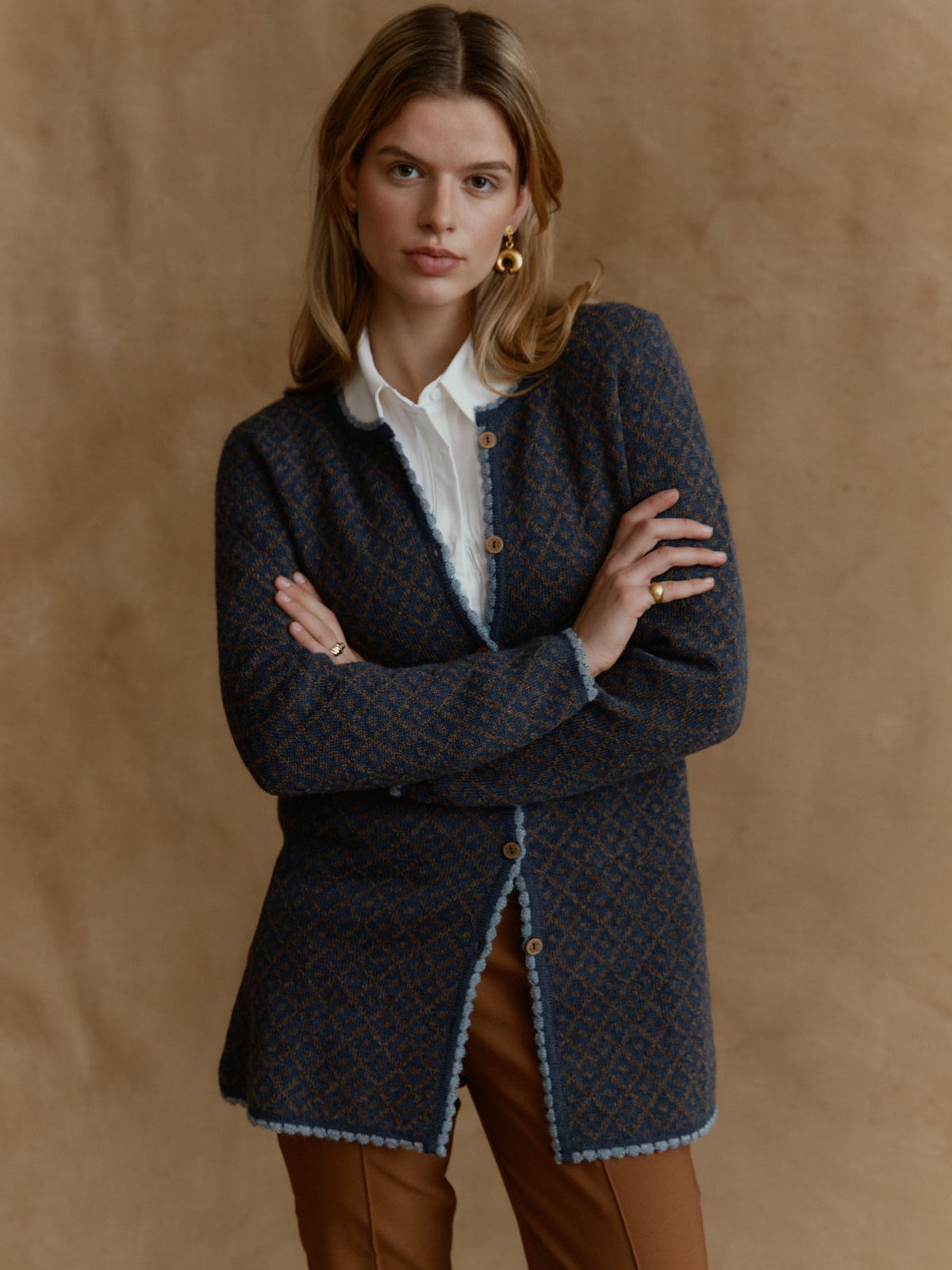 Lange Alpaka Strickjacke Aura in Jeans von Manuela Bedford