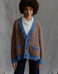 Vero Strickjacke aus Alpaka in Multicolor getragen