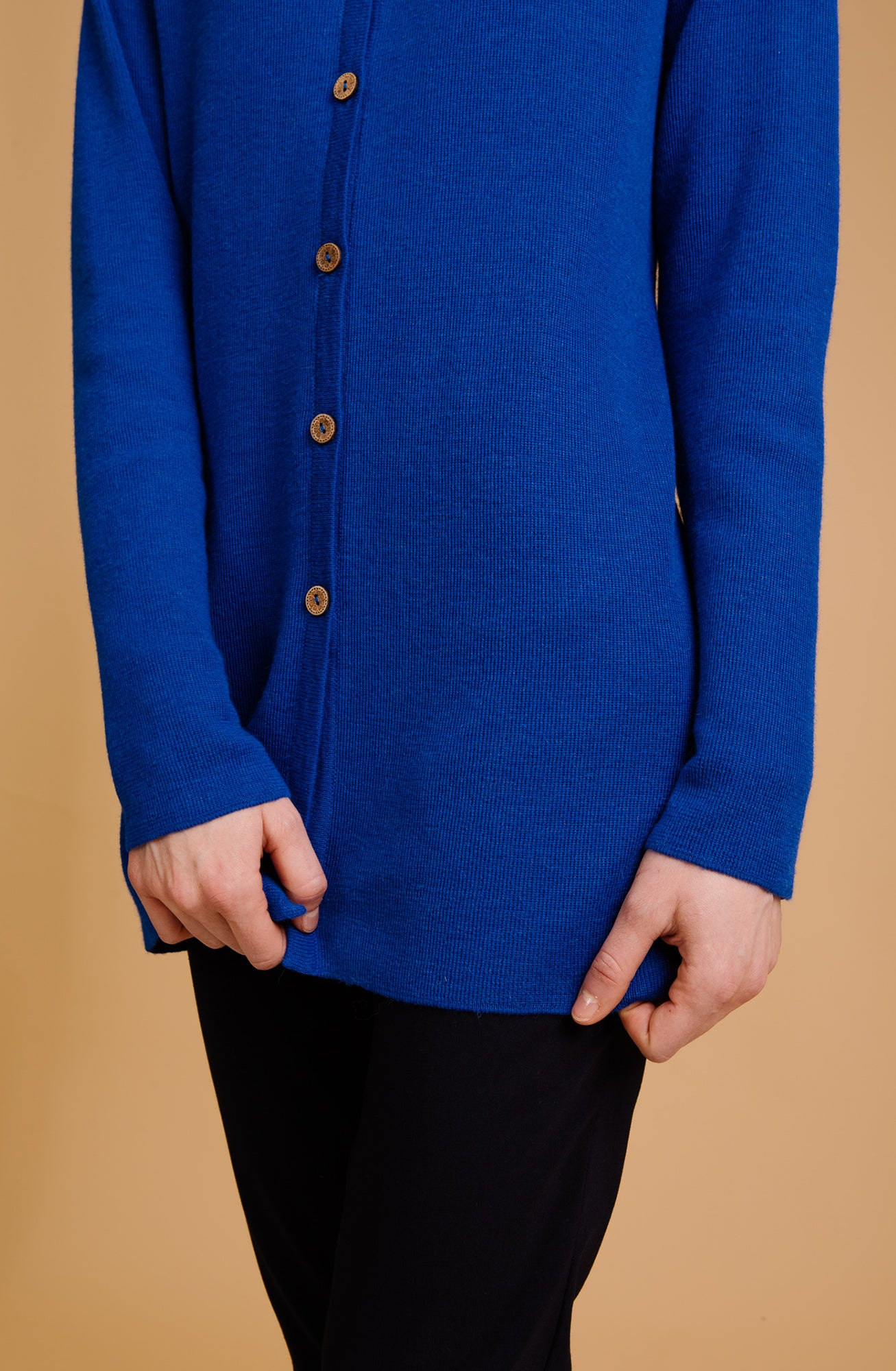 Langer Cardigan in Königsblau aus 100% Alpakawolle